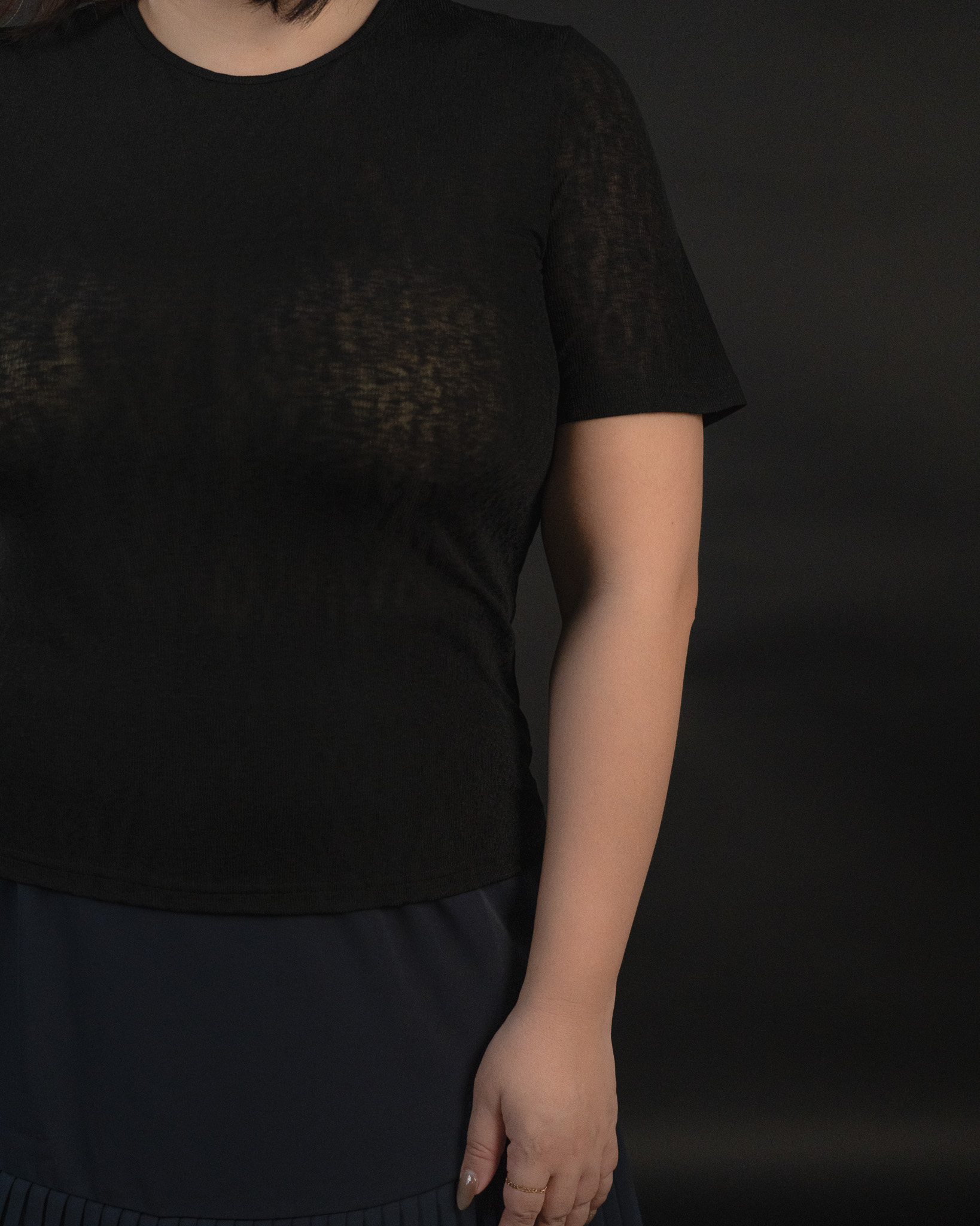 CASSIE TEXTURED TEEIN TOP IN BLACK