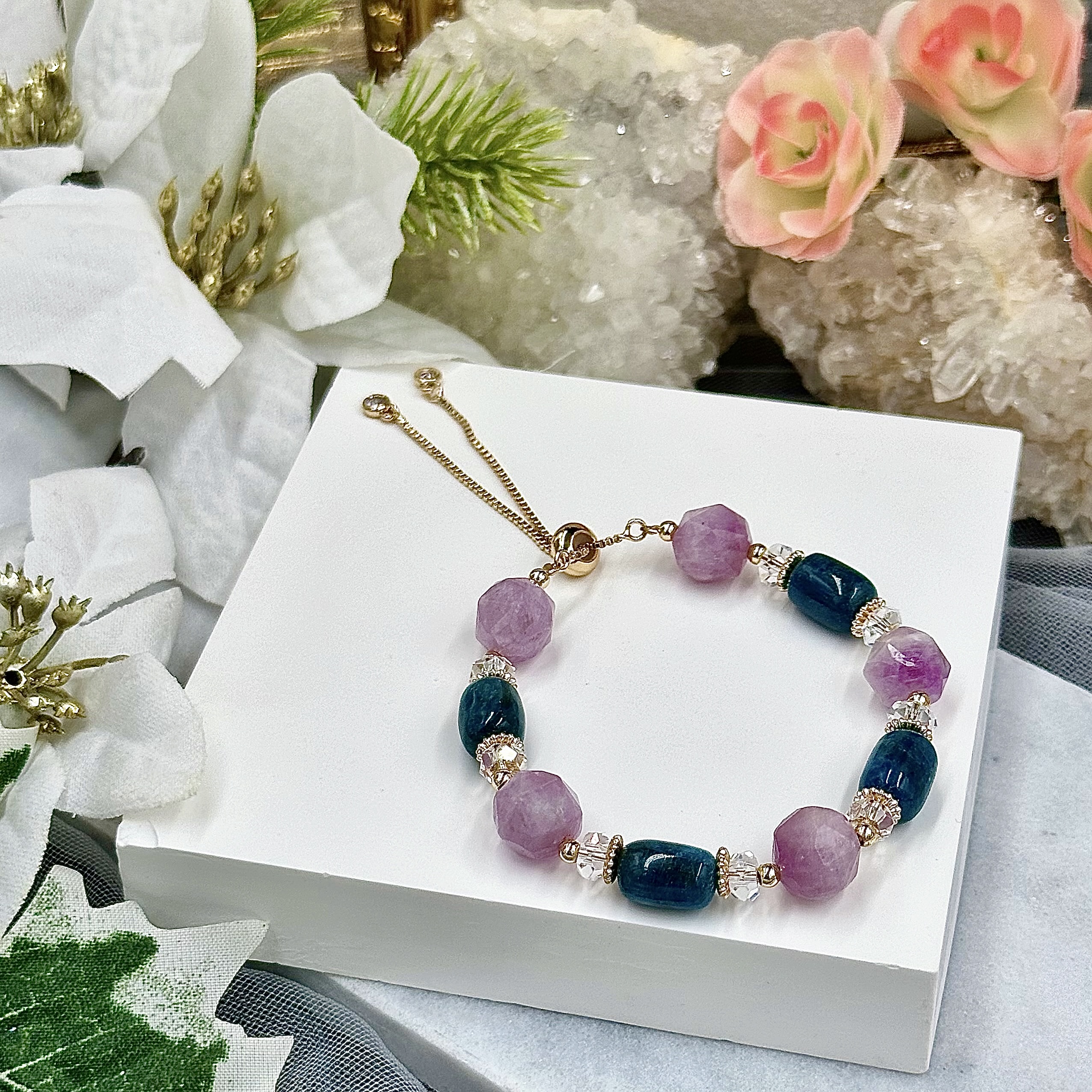 Apatite Lu Lu Tong And Faceted Kunzite Push-Pull Bracelet