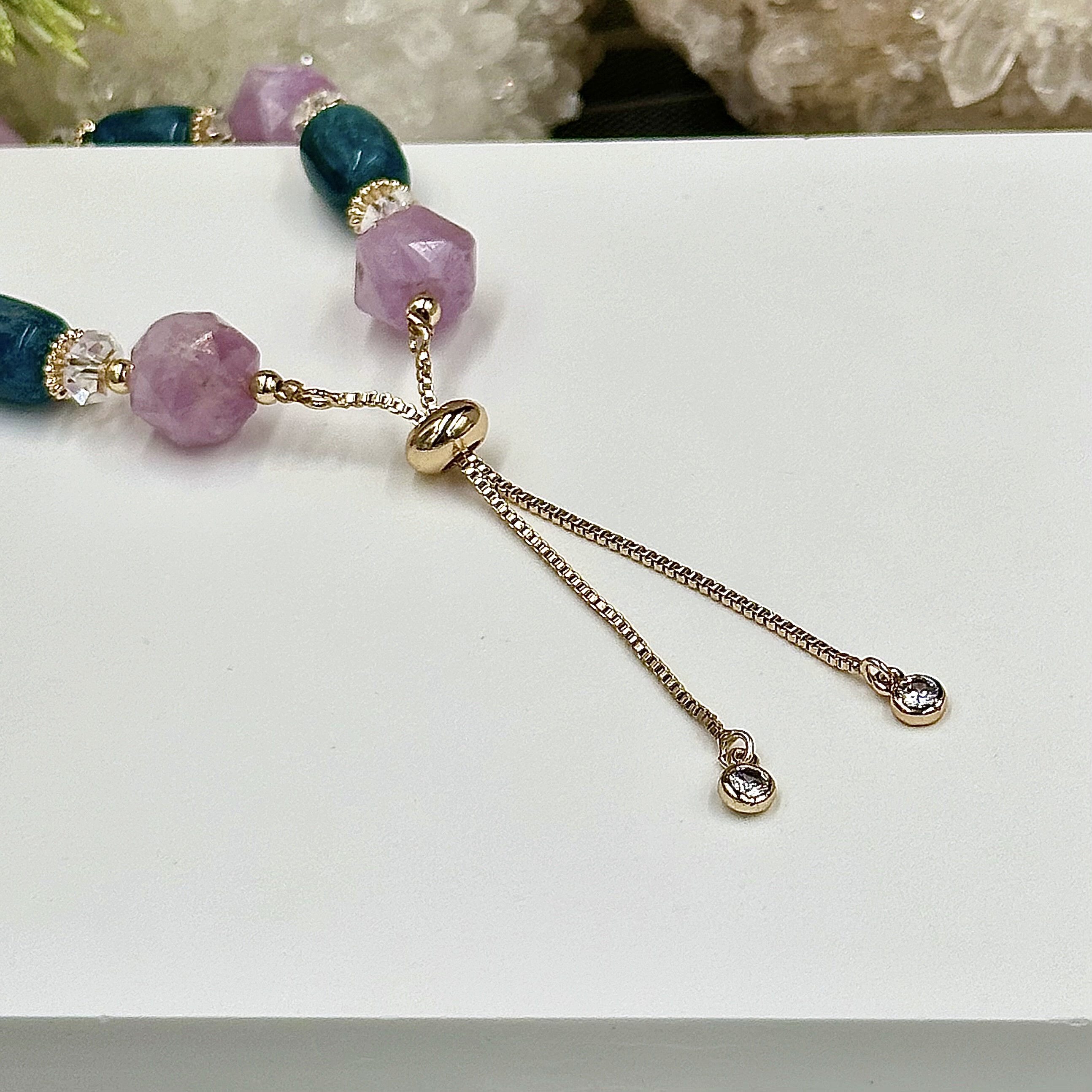 Apatite Lu Lu Tong And Faceted Kunzite Push-Pull Bracelet