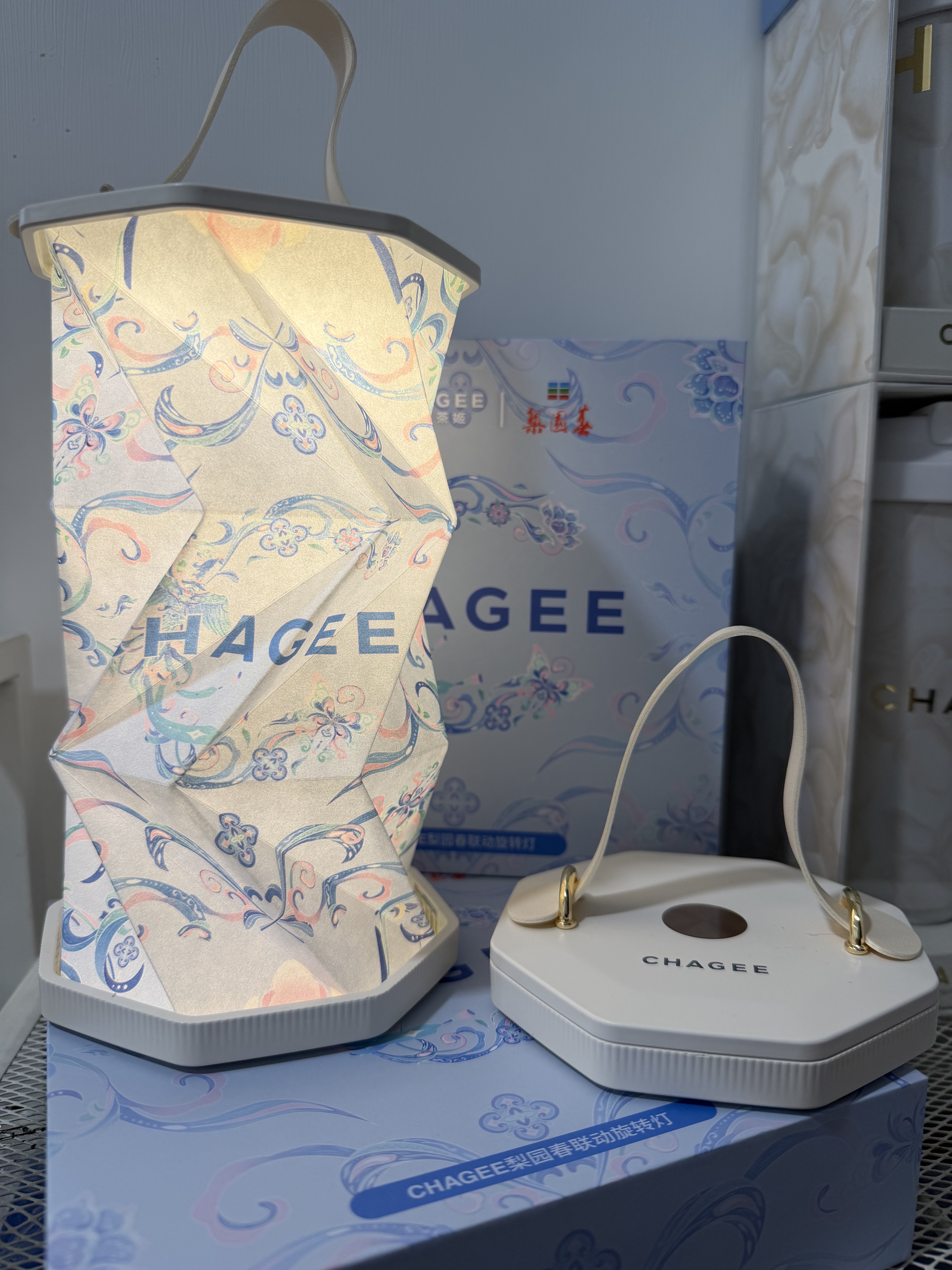 霸王茶姬河南限定旋转灯