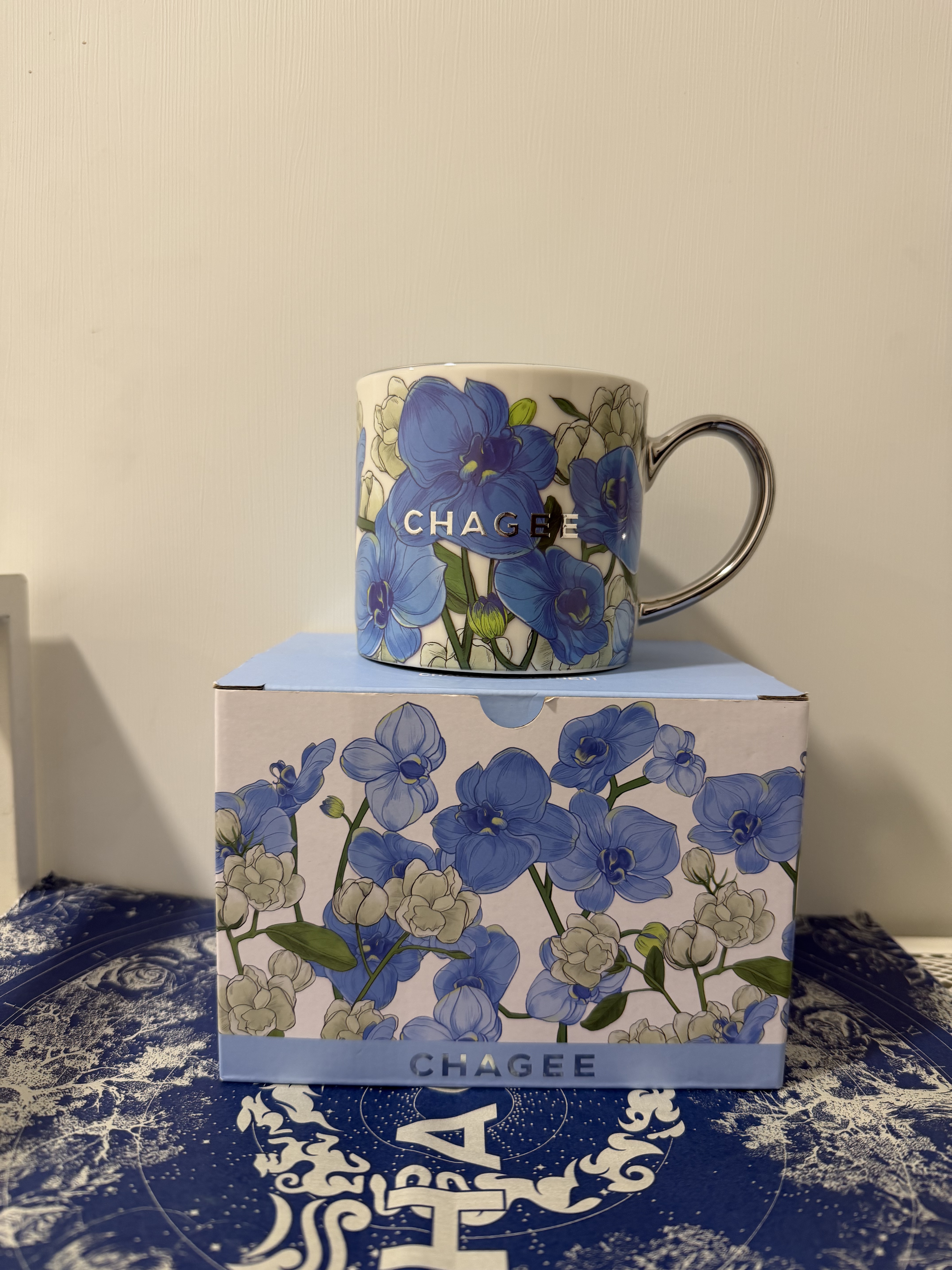 霸王茶姬马克杯