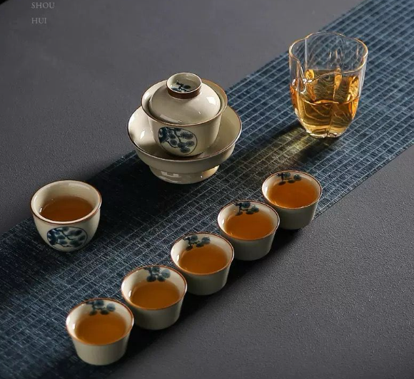 缠枝莲茶礼套组 Floral Scroll Lotus Tea Gift Set
