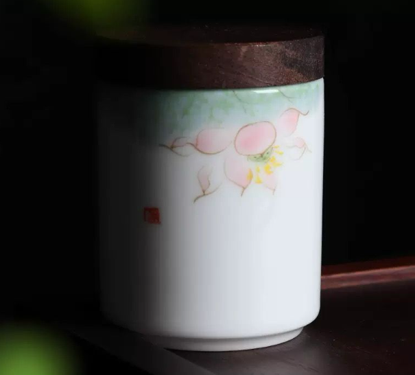 羊脂玉手绘茶叶罐 Yangzhi Jade Hand-Painted Tea Canister