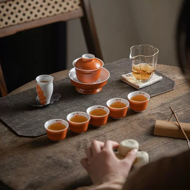 寿桃手绘盖碗套组 Longevity Peach Hand-Painted Covered Bowl Tea Gift Set