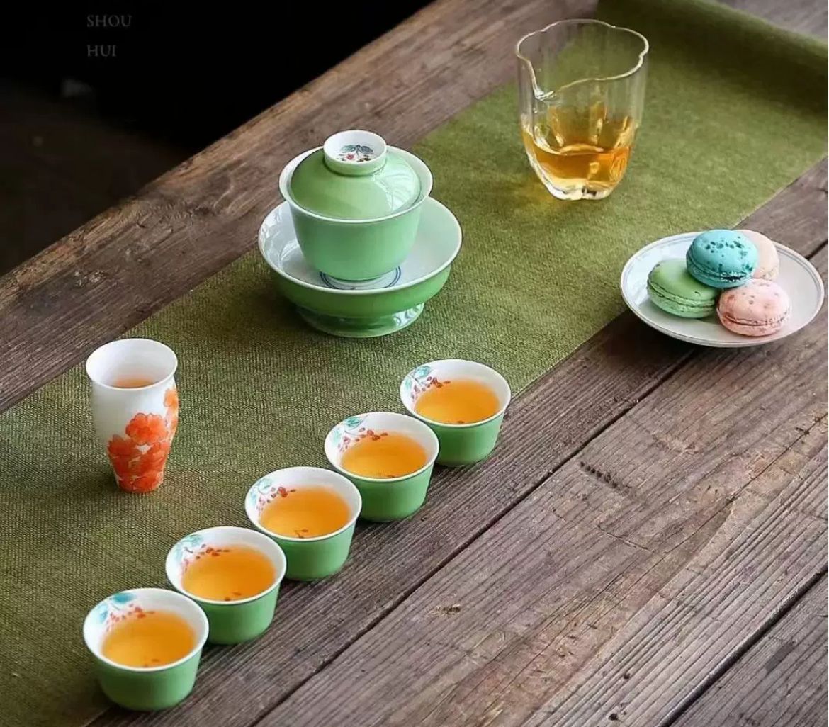樱桃手绘盖碗套组 Cherry Blossom Hand-Painted Covered Bowl Tea Set