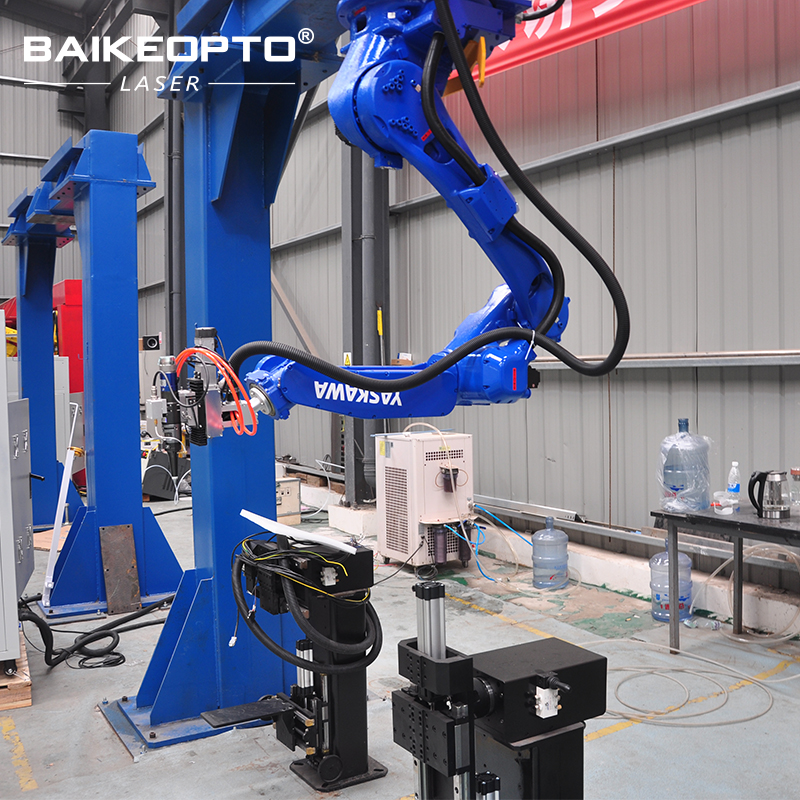 1500W New Gantry 3D High-Speed Yaskawa GP25 6 Axis Robotic Arm Laser Cutting Machine for Helmet