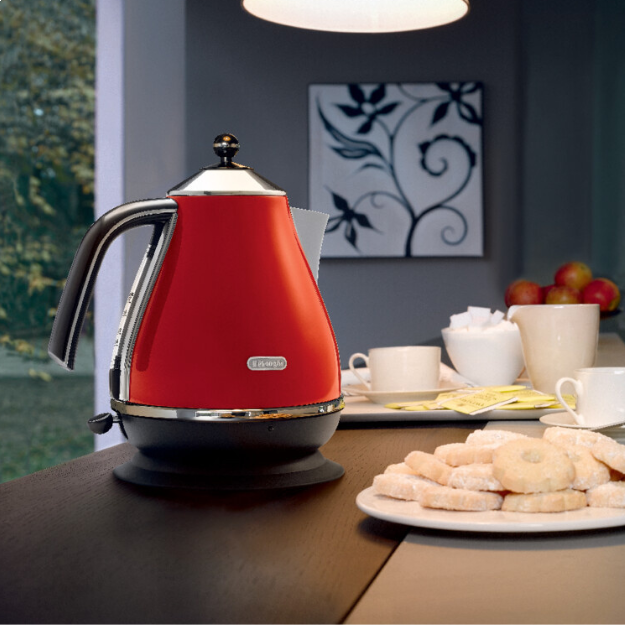 Delonghi Icona Classic Kettle 1.7L - Red 