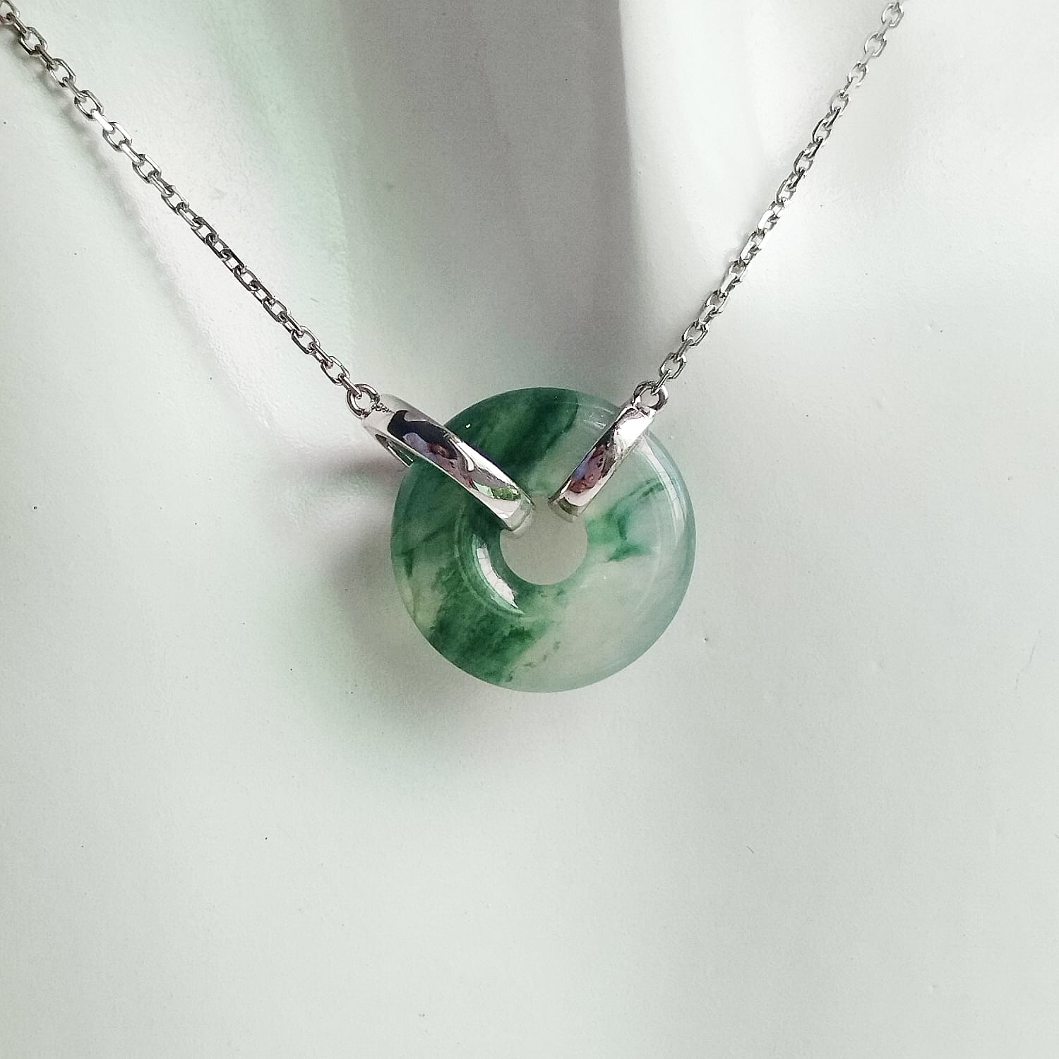 18K White Gold Icy Green Donut Jade Pendant (PJA01120)