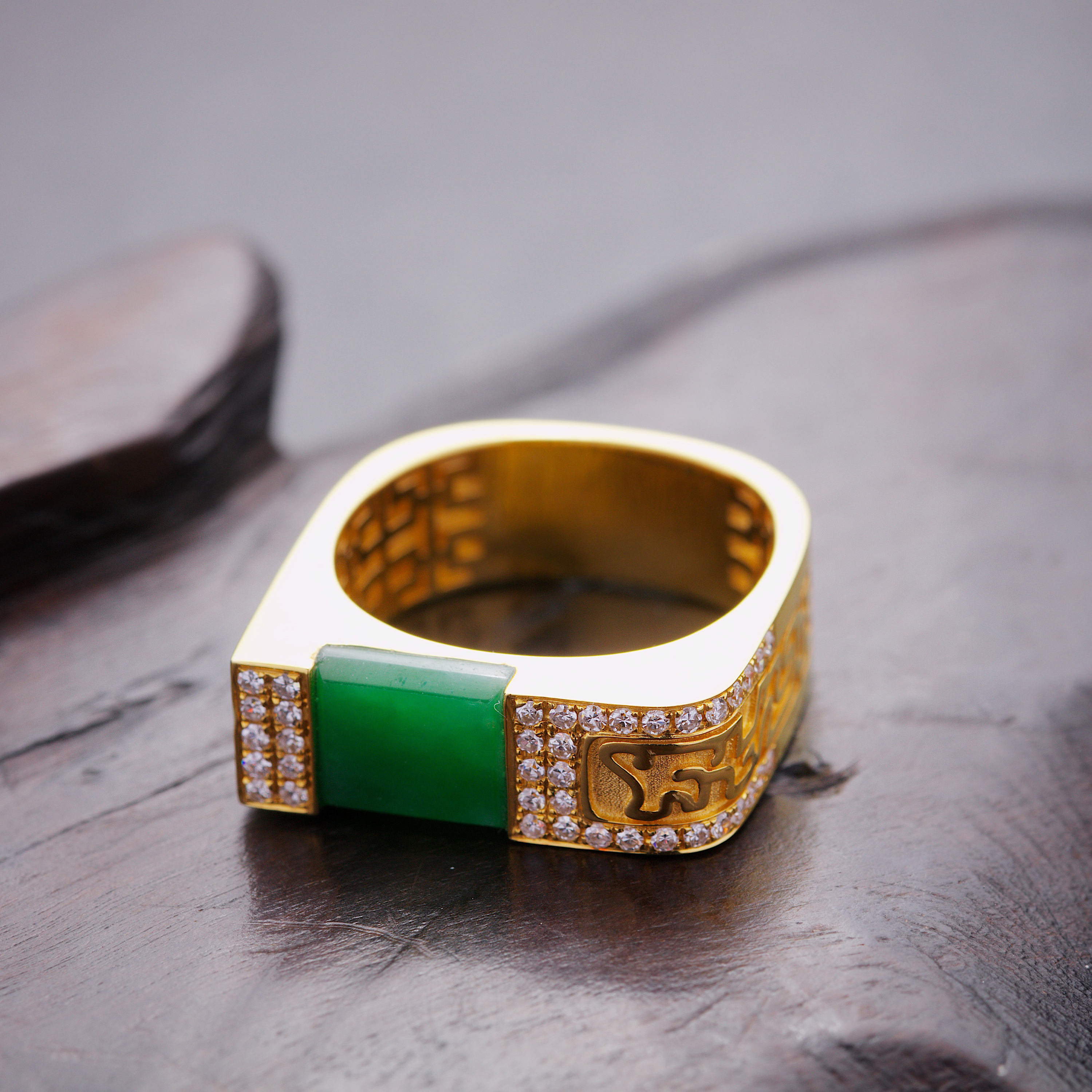 18K Yellow Gold Green Jade Ring (PJA00525)