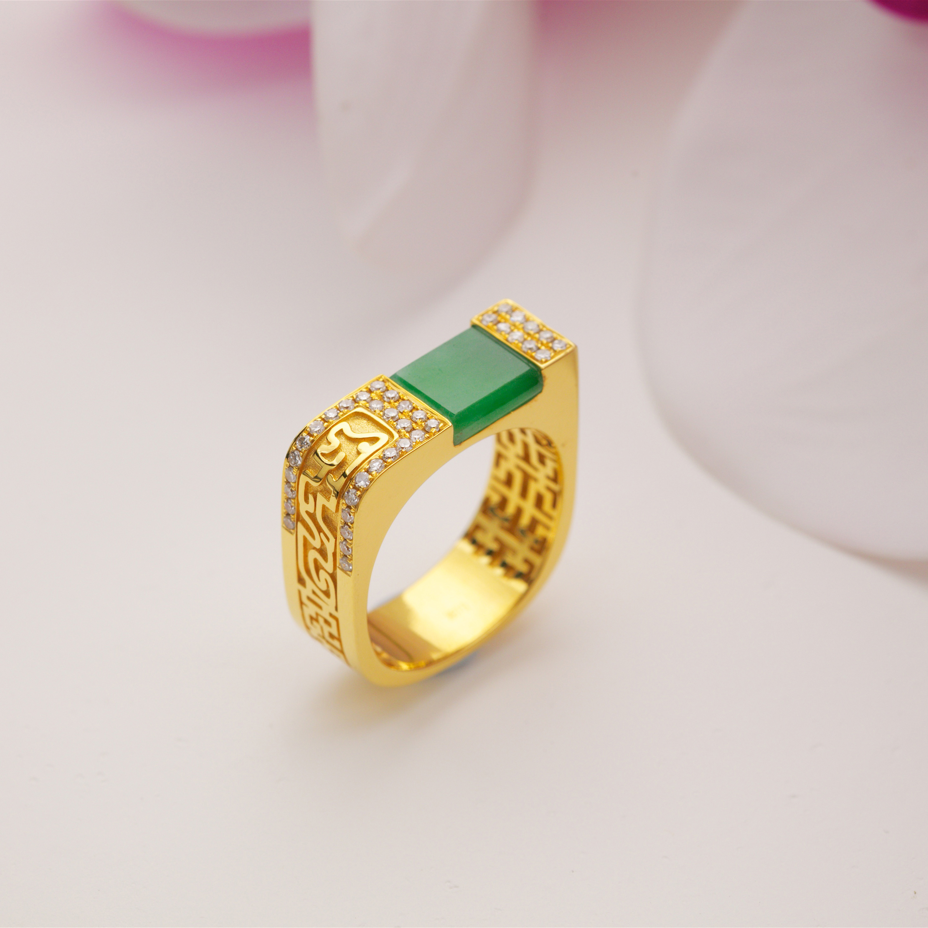 18K Yellow Gold Green Jade Ring (PJA00525)