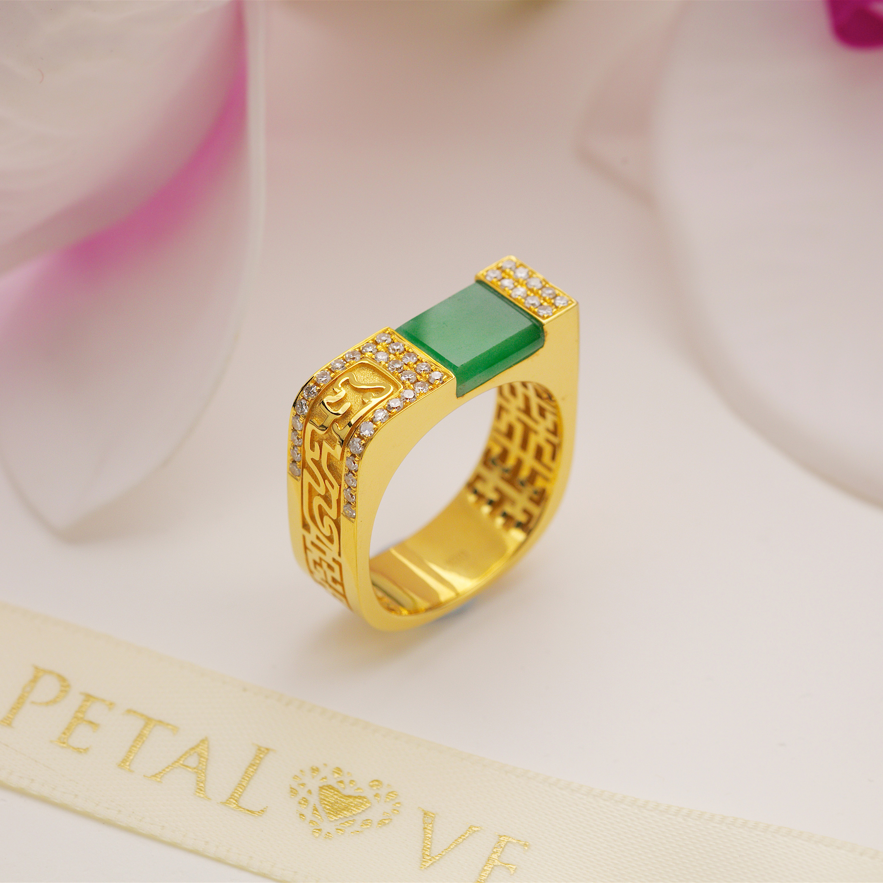 18K Yellow Gold Green Jade Ring (PJA00525)