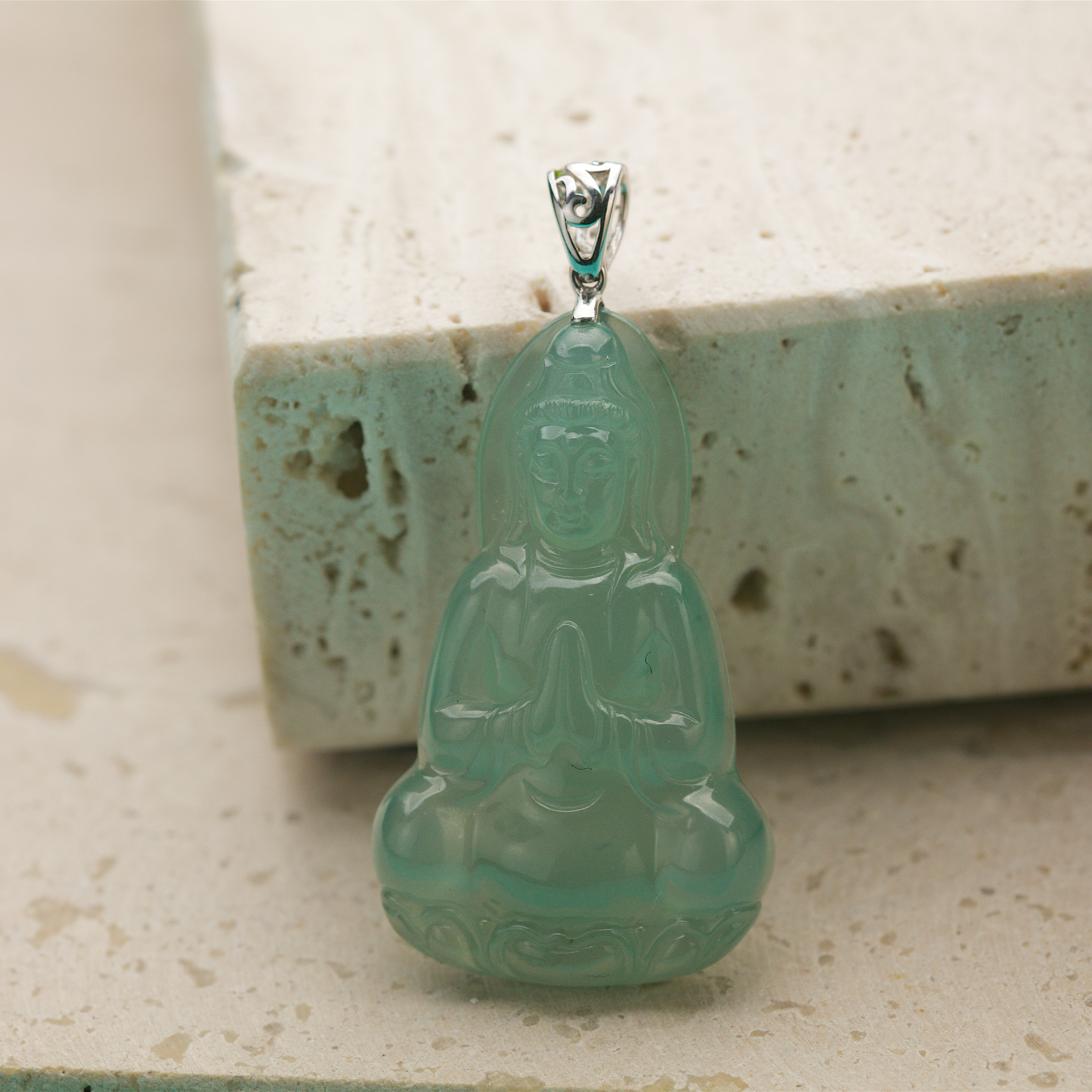 18K White Gold Guan Yin Jade Pendant (PJA00554)