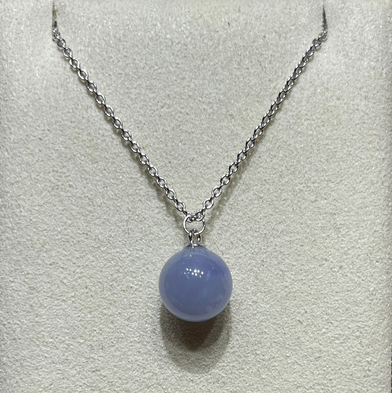 18K White Gold Chain With Lavender Jade Bead Ball (PJA00571)