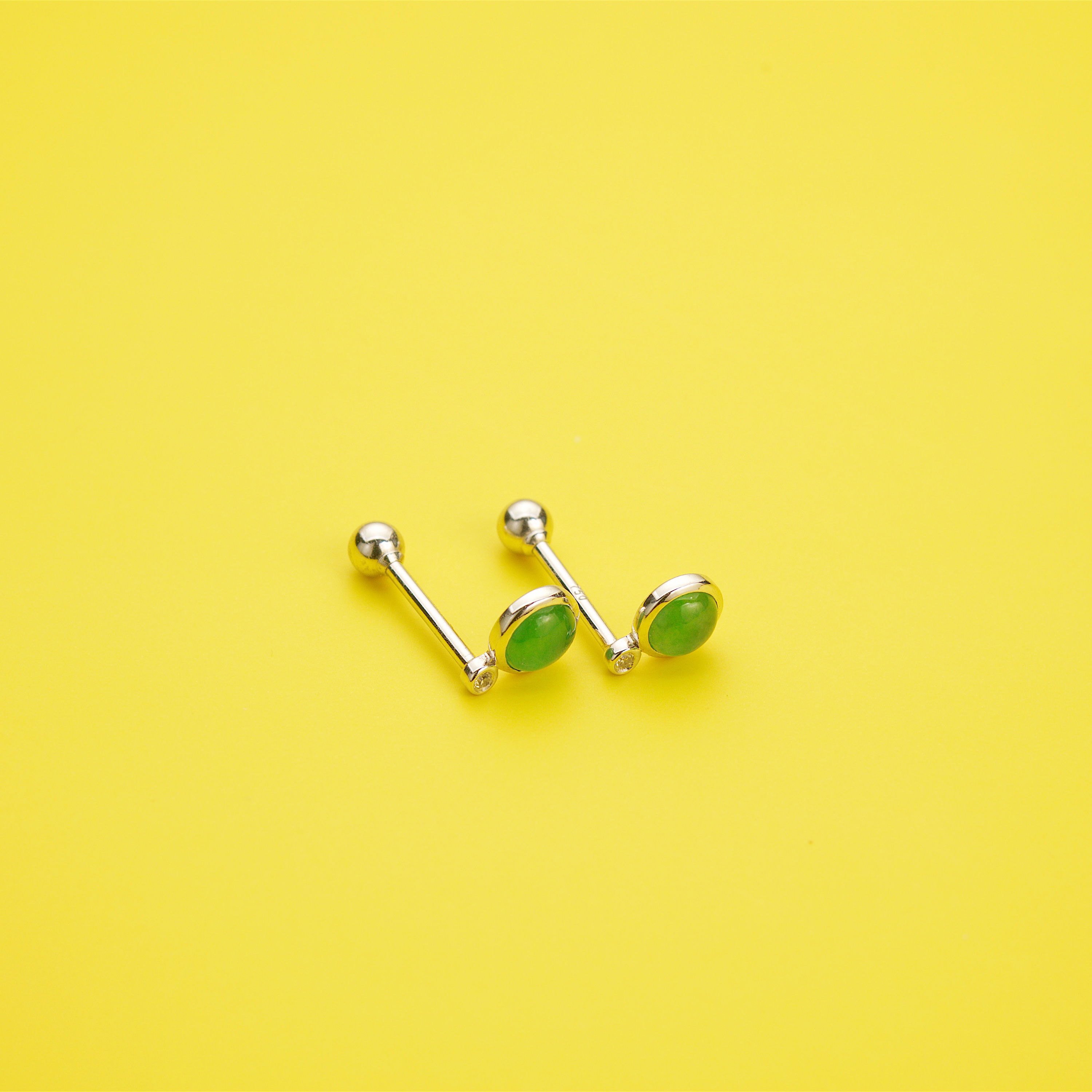 18K White Gold Apple Green Jade Ear Studs (PJA00503)