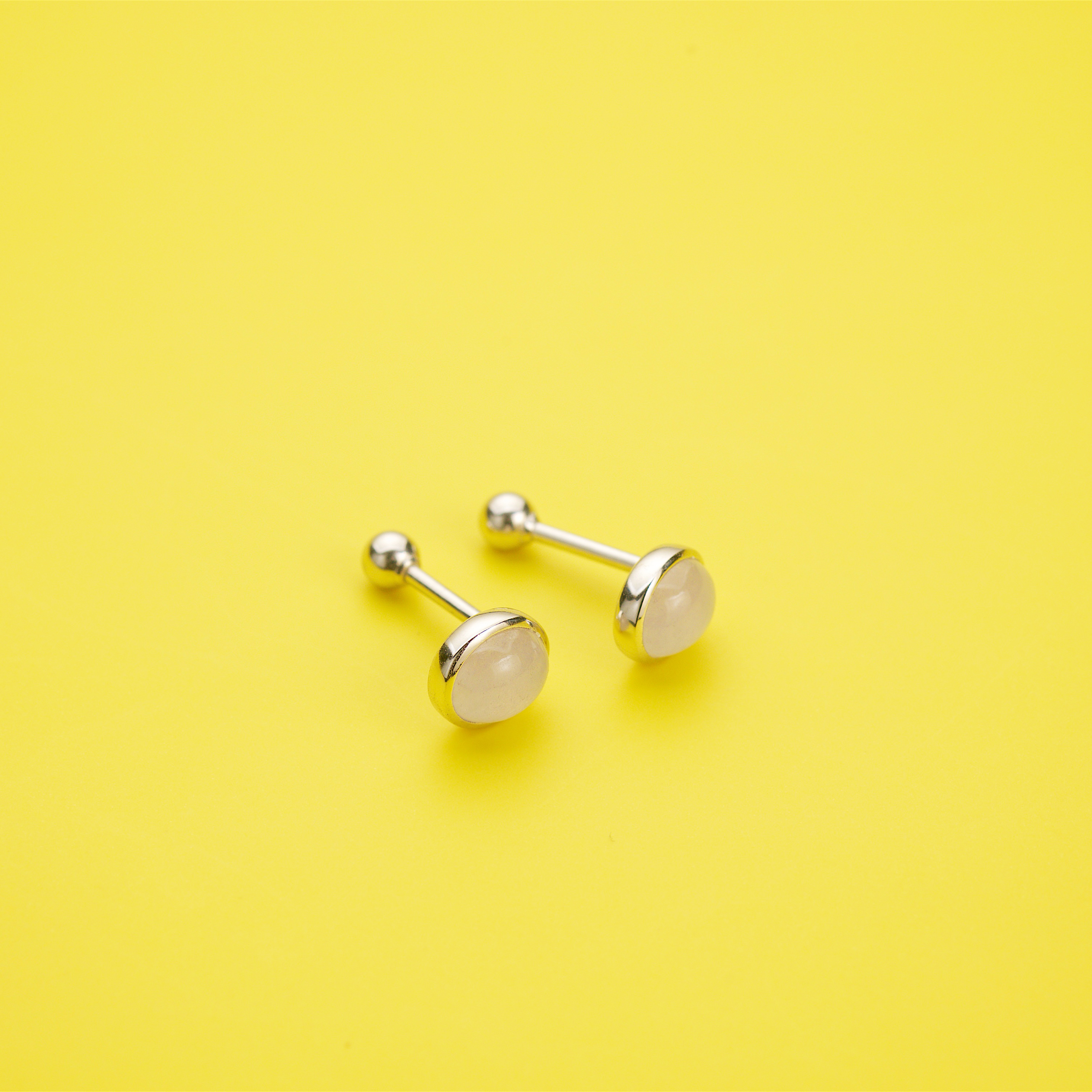 18K White Gold Lavender Jade Ear Studs (PJA00521)