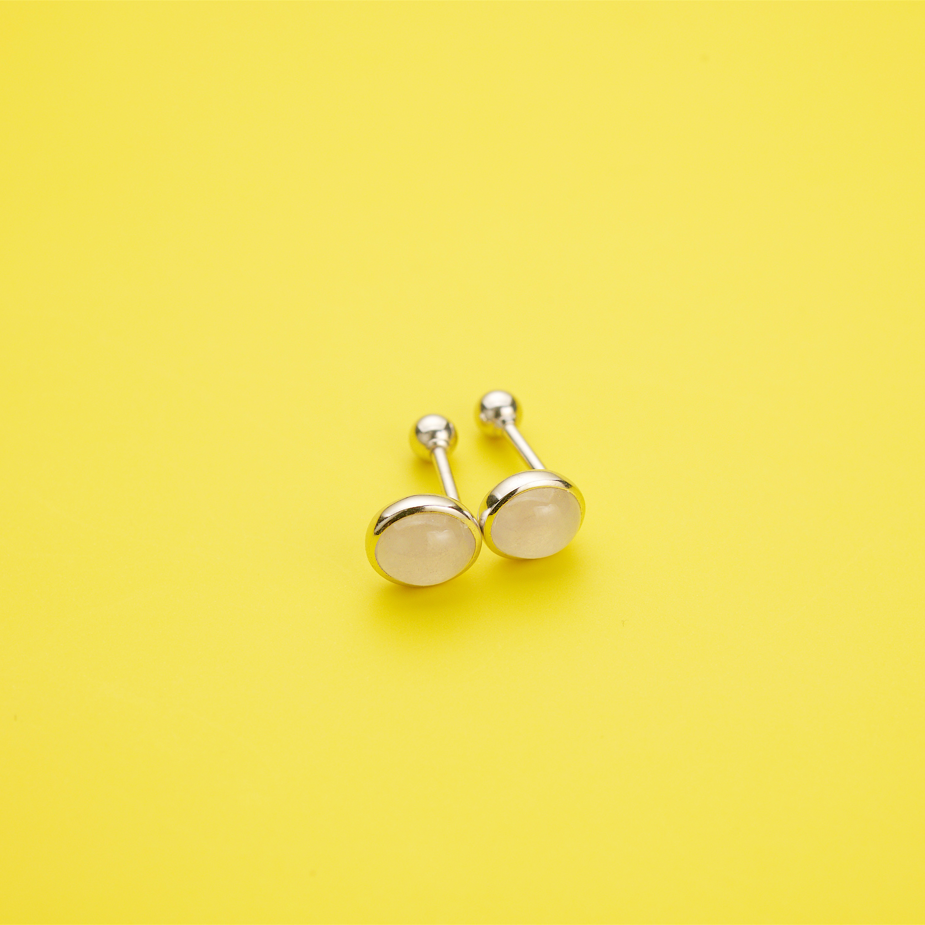 18K White Gold Lavender Jade Ear Studs (PJA00521)