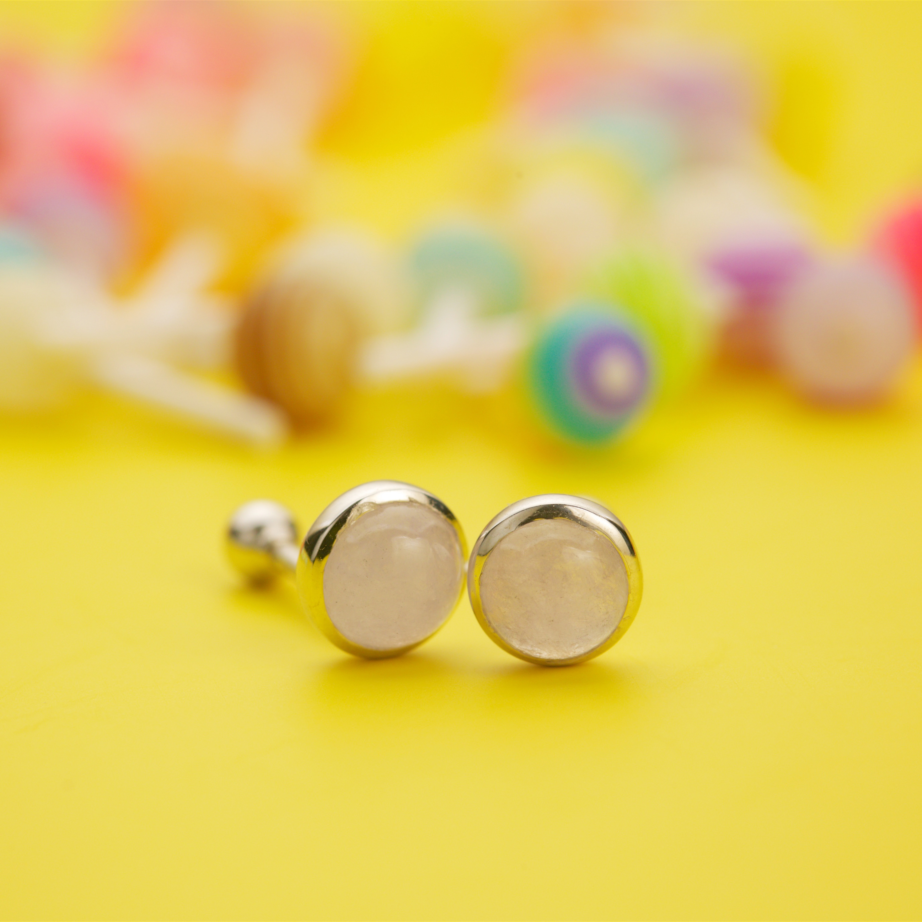 18K White Gold Lavender Jade Ear Studs (PJA00521)