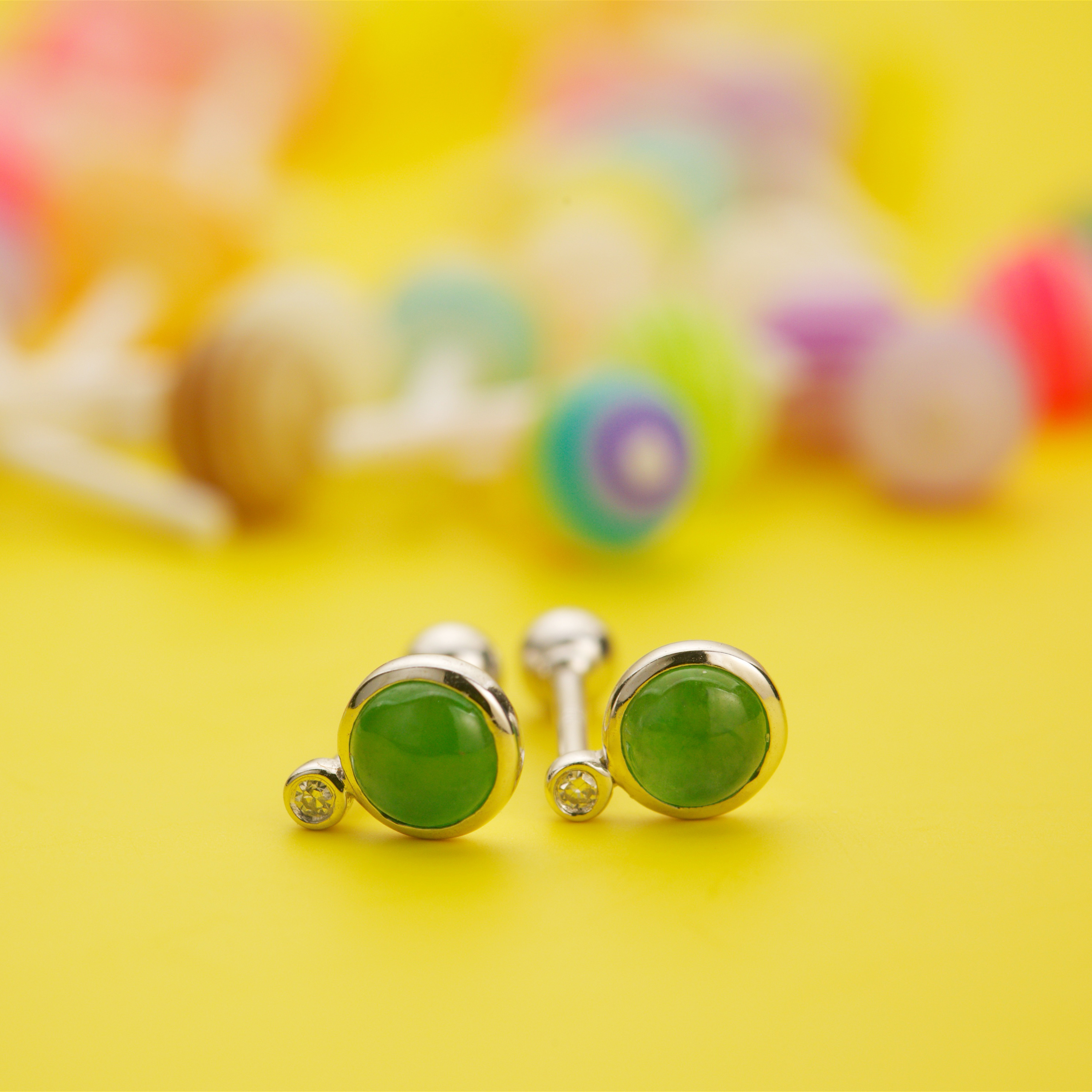 18K White Gold Apple Green Jade Ear Studs (PJA00503)