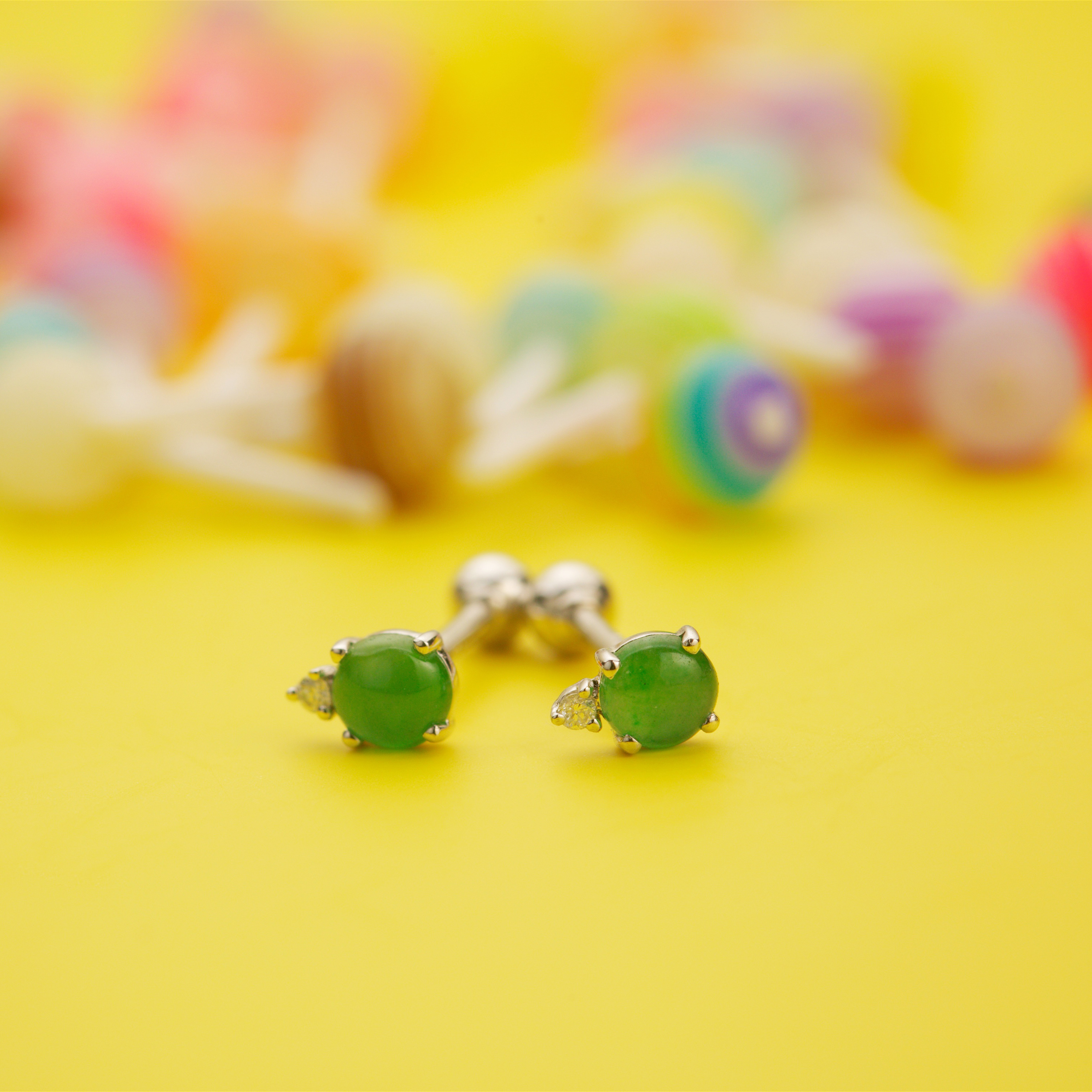 18K White Gold Apple Green Jade Ear Studs (PJA00503B)