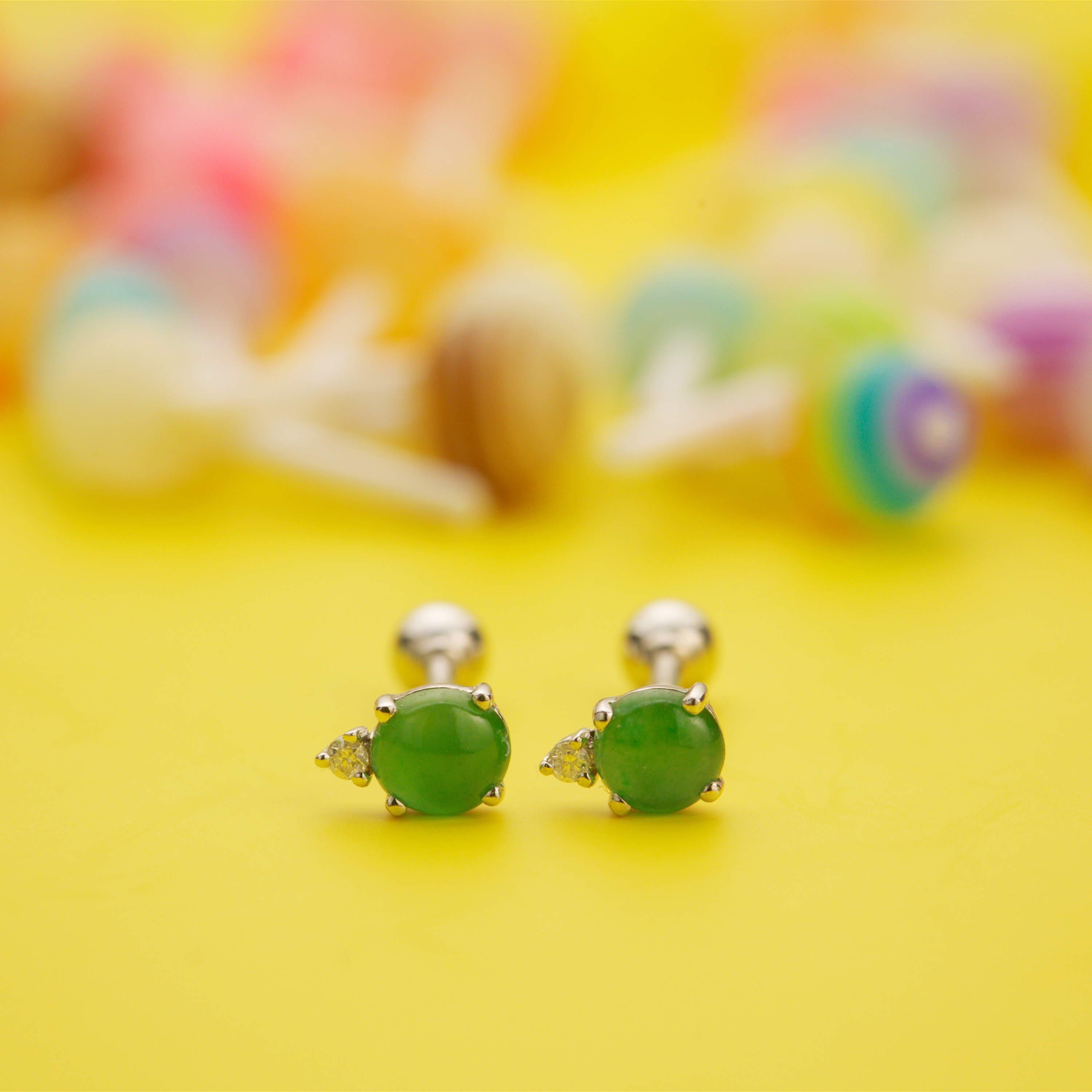 18K White Gold Apple Green Jade Ear Studs (PJA00503B)