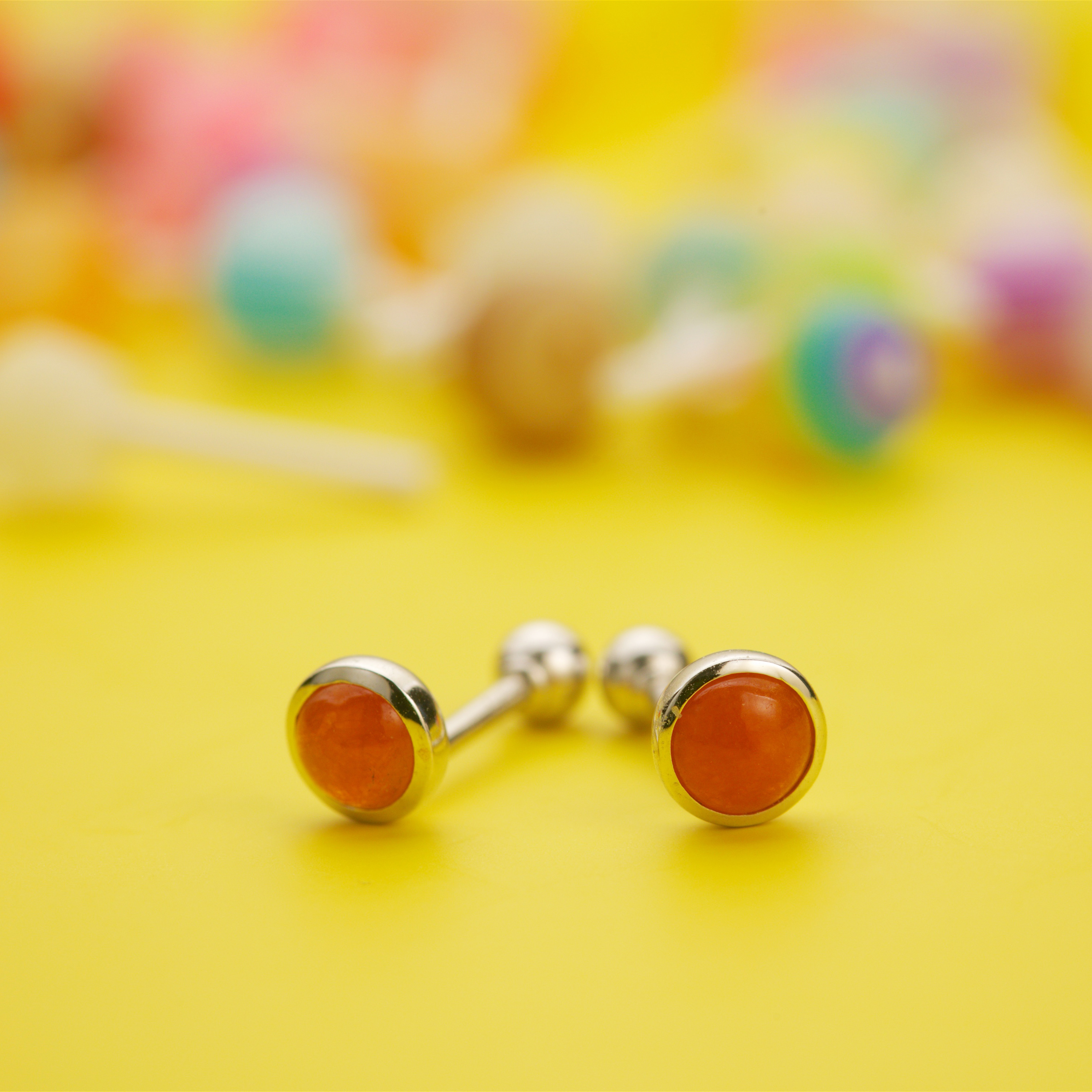 18K White Gold Orangey Jade Ear Studs (PJA00541)