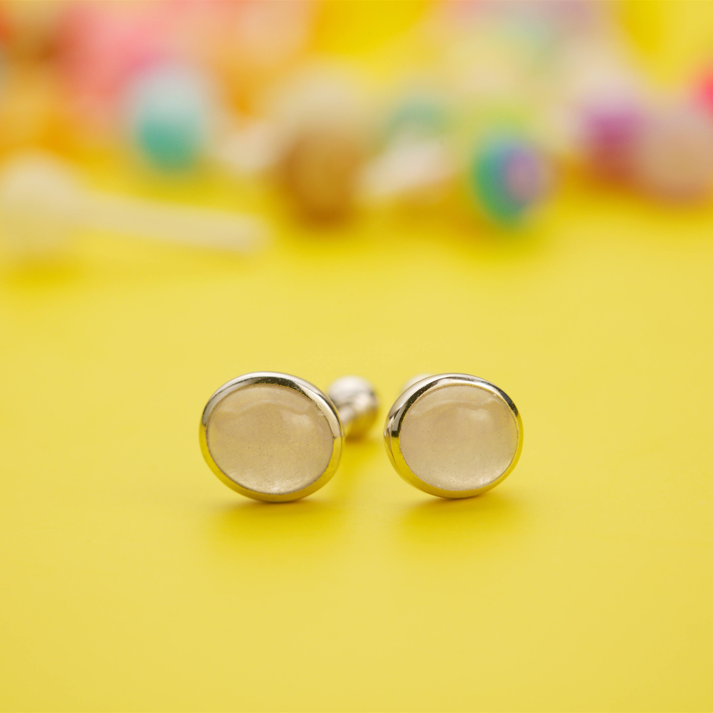 18K White Gold Lavender Jade Ear Studs (PJA00521)