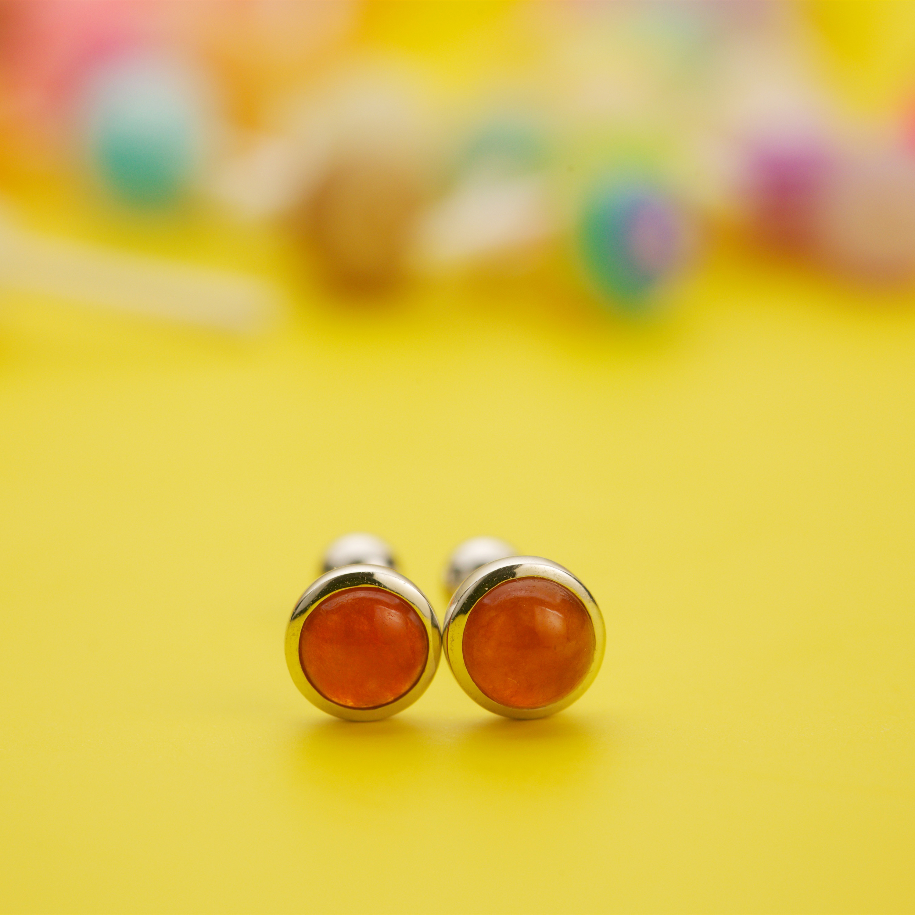 18K White Gold Red Jade Ear Studs (PJA00513)