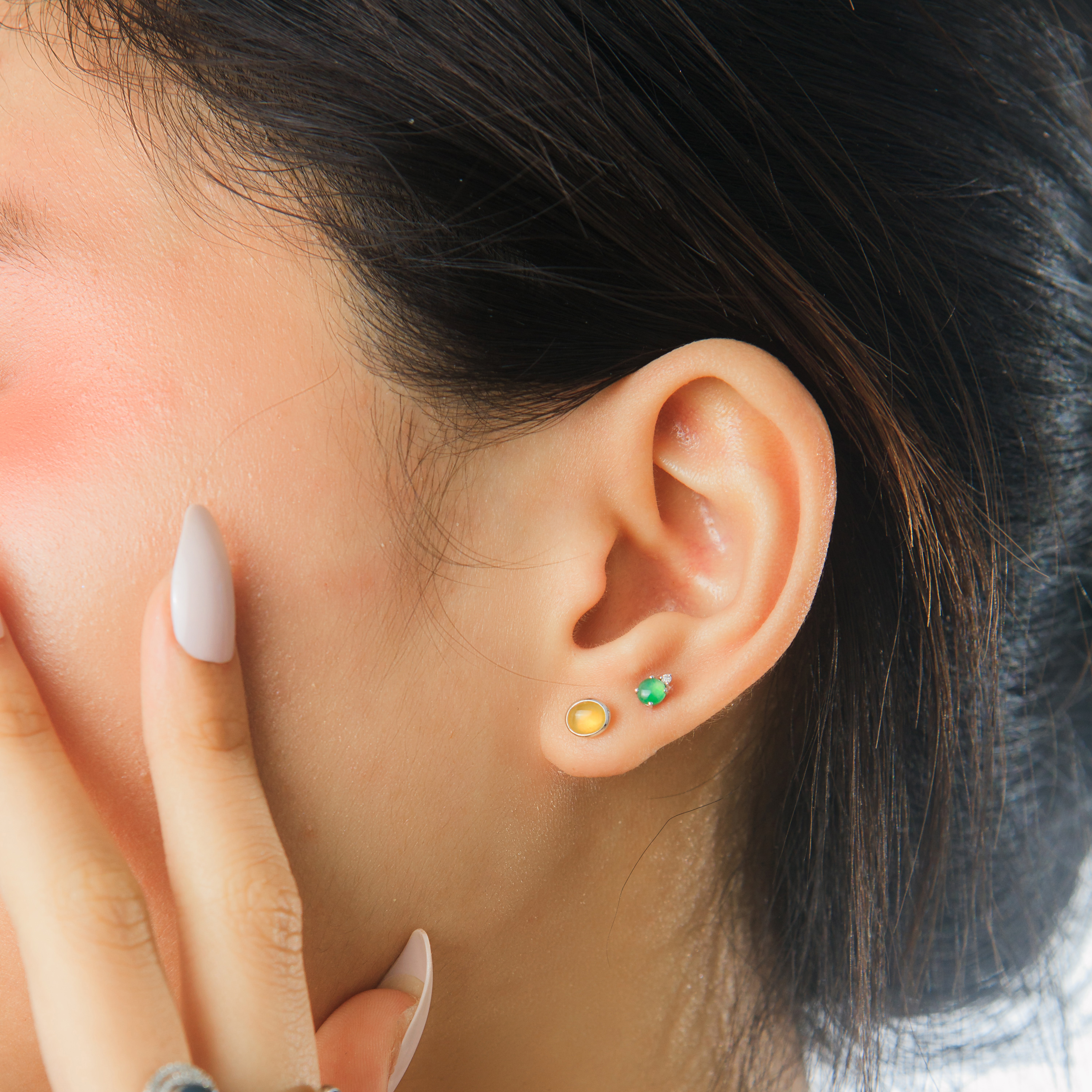 18K White Gold Mellow Green Jade Ear Studs (PJA00508)