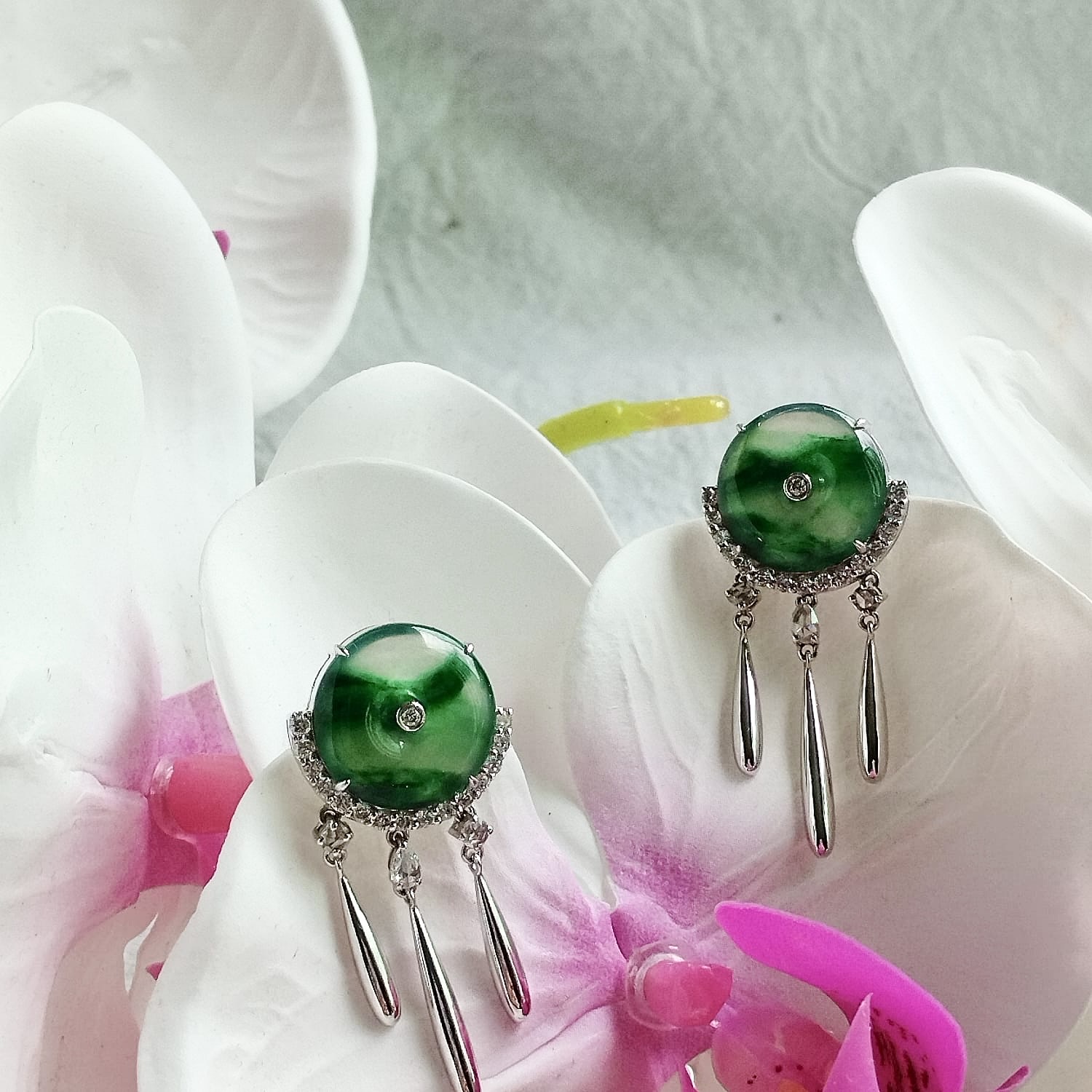 18K White Gold Green Mottled Safety Coin Earrings (PJA01071)