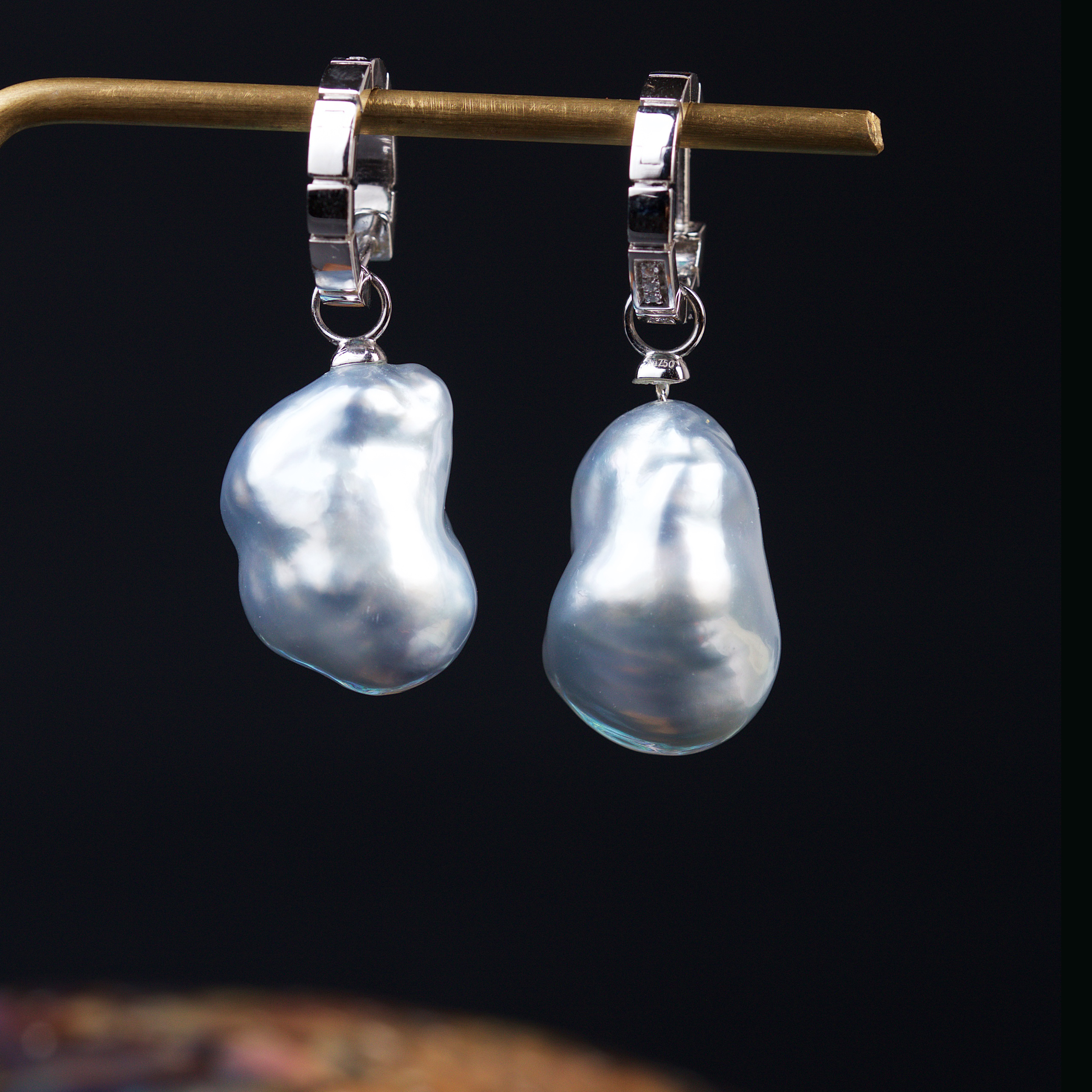 18k White Gold Baroque South Sea Pearl Earrings (PPE00012)