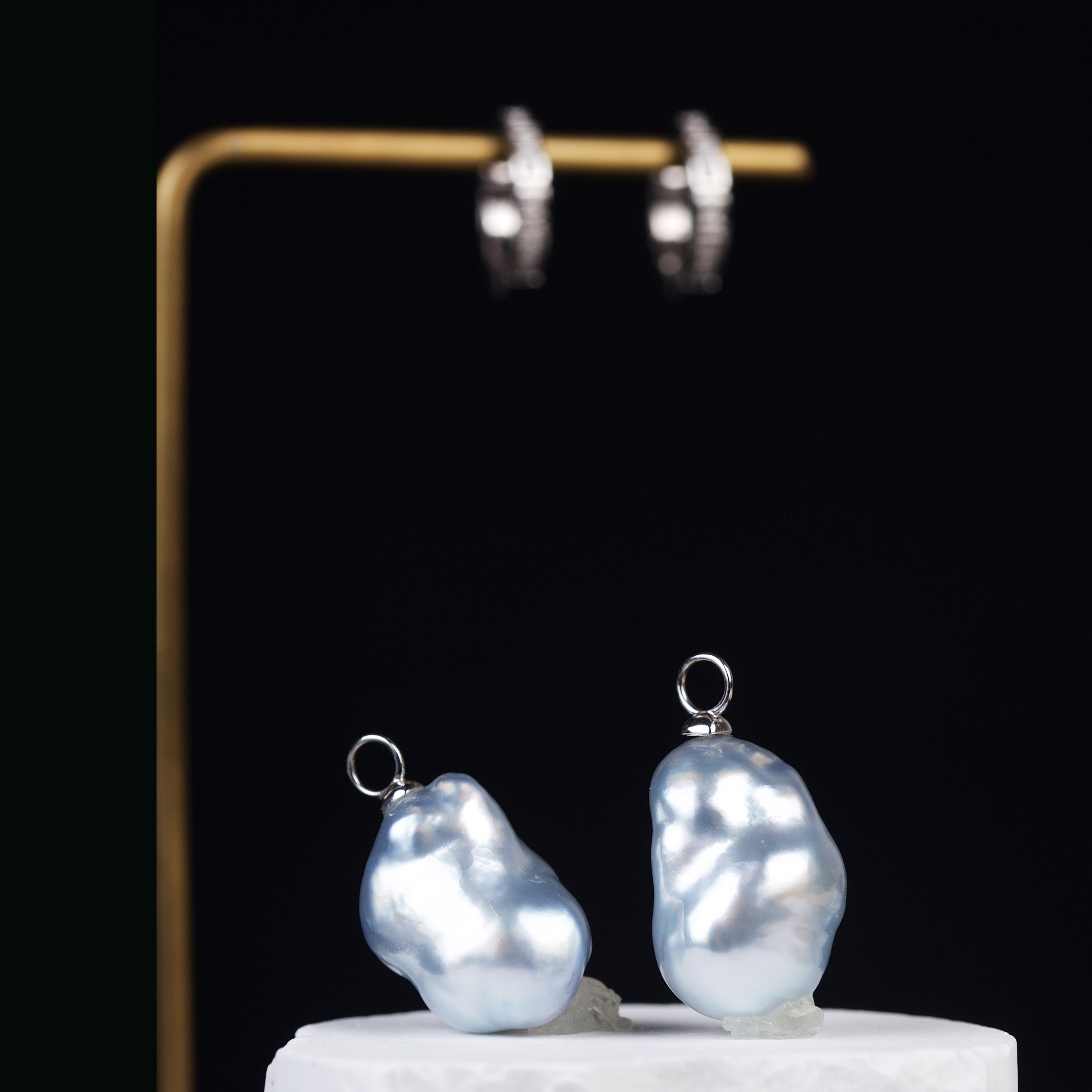 18k White Gold Baroque South Sea Pearl Earrings (PPE00012)