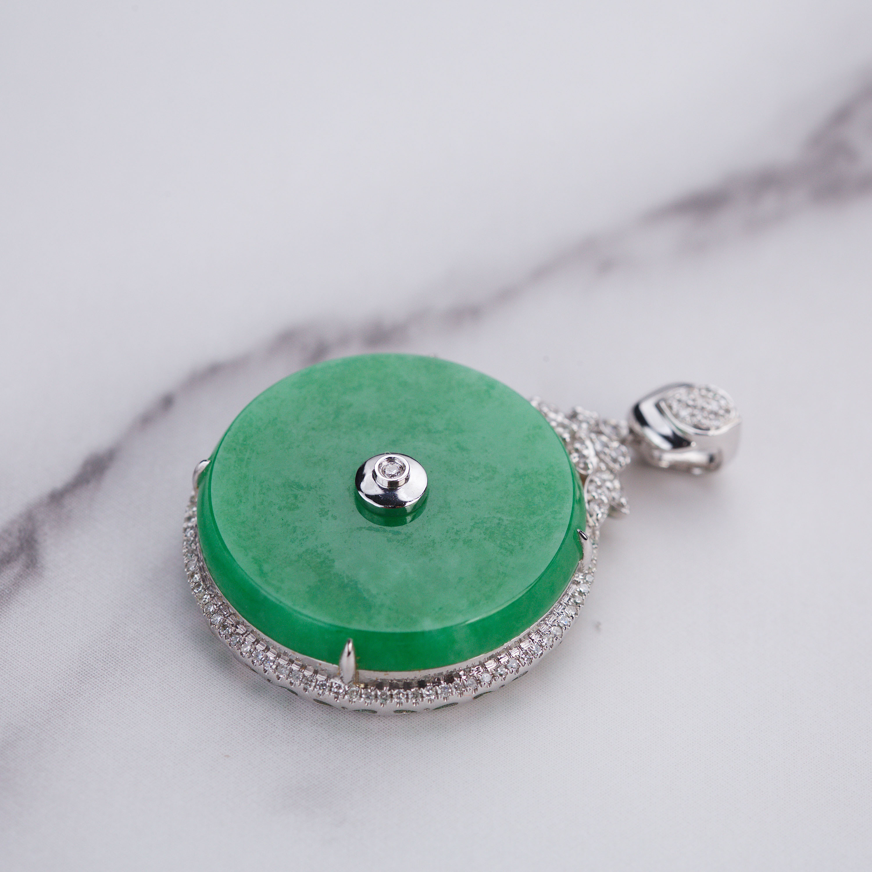 18K White Gold Round Green Jade Pendant  (PJA00051)