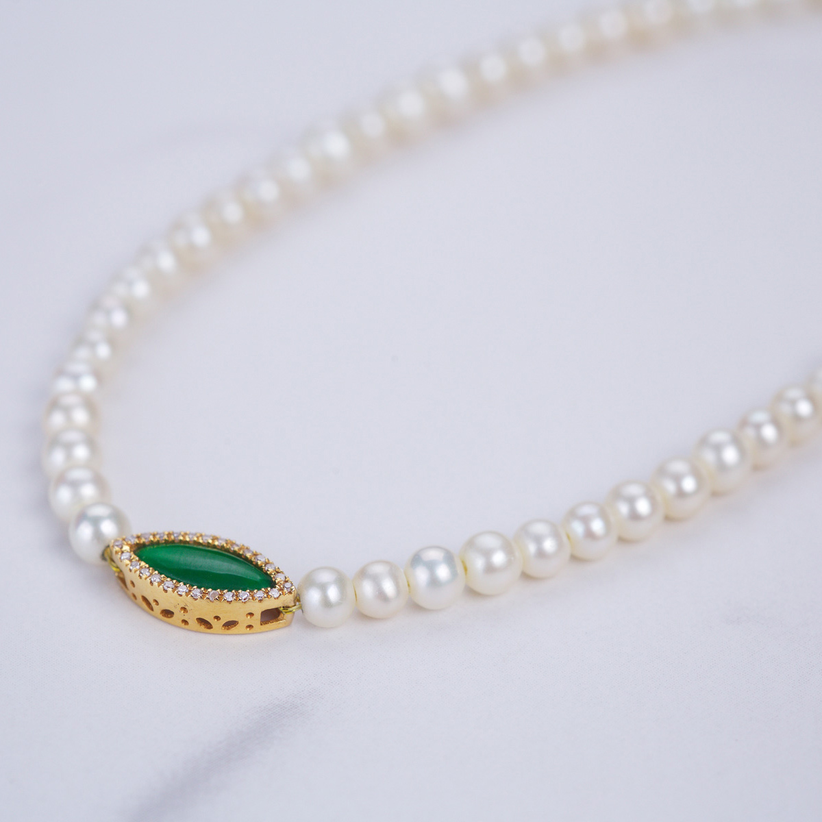 Intense Green Marquise Shape Jade with Fresh Pearl Bracelet (PJA00062)