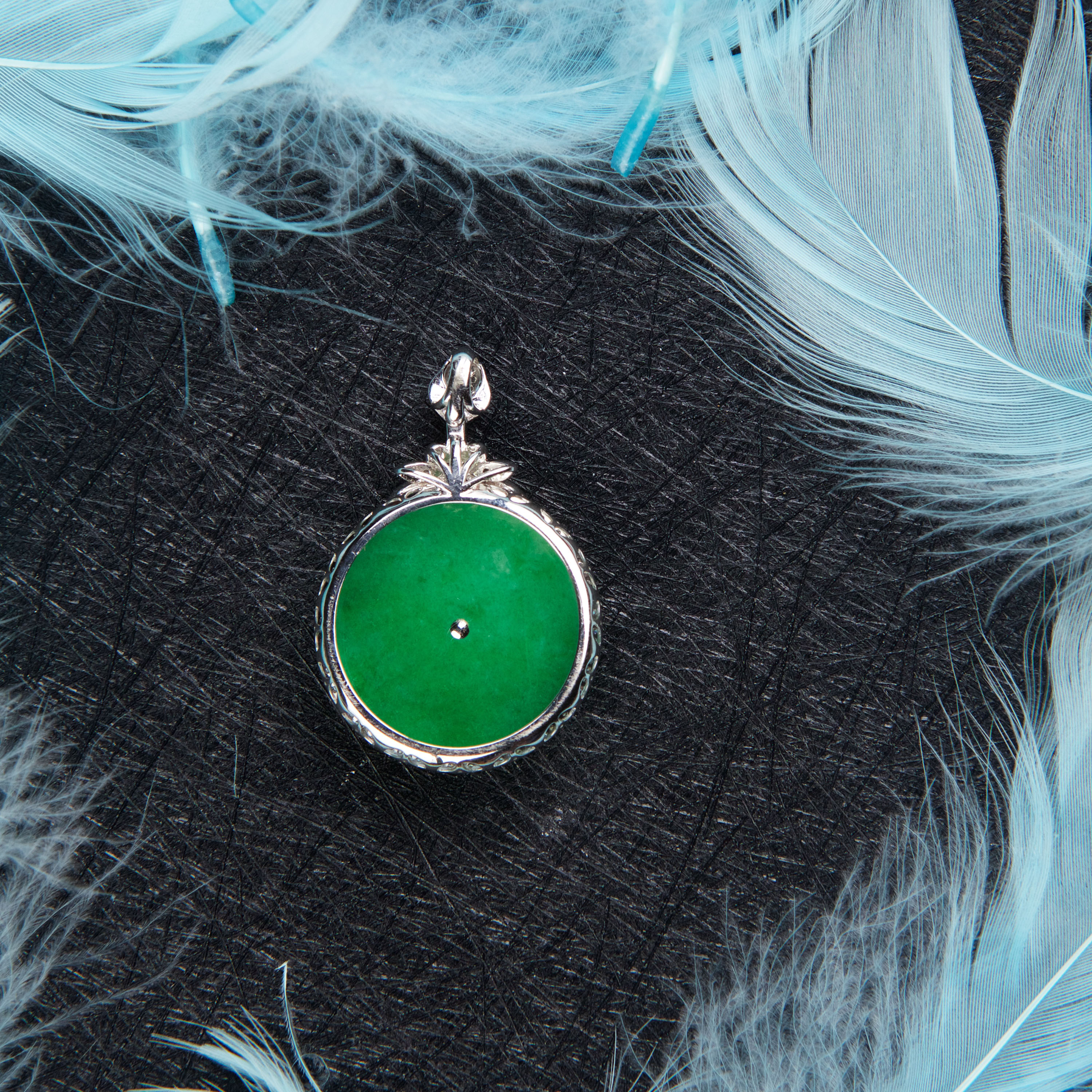 18K White Gold Round Green Jade Pendant  (PJA00051)
