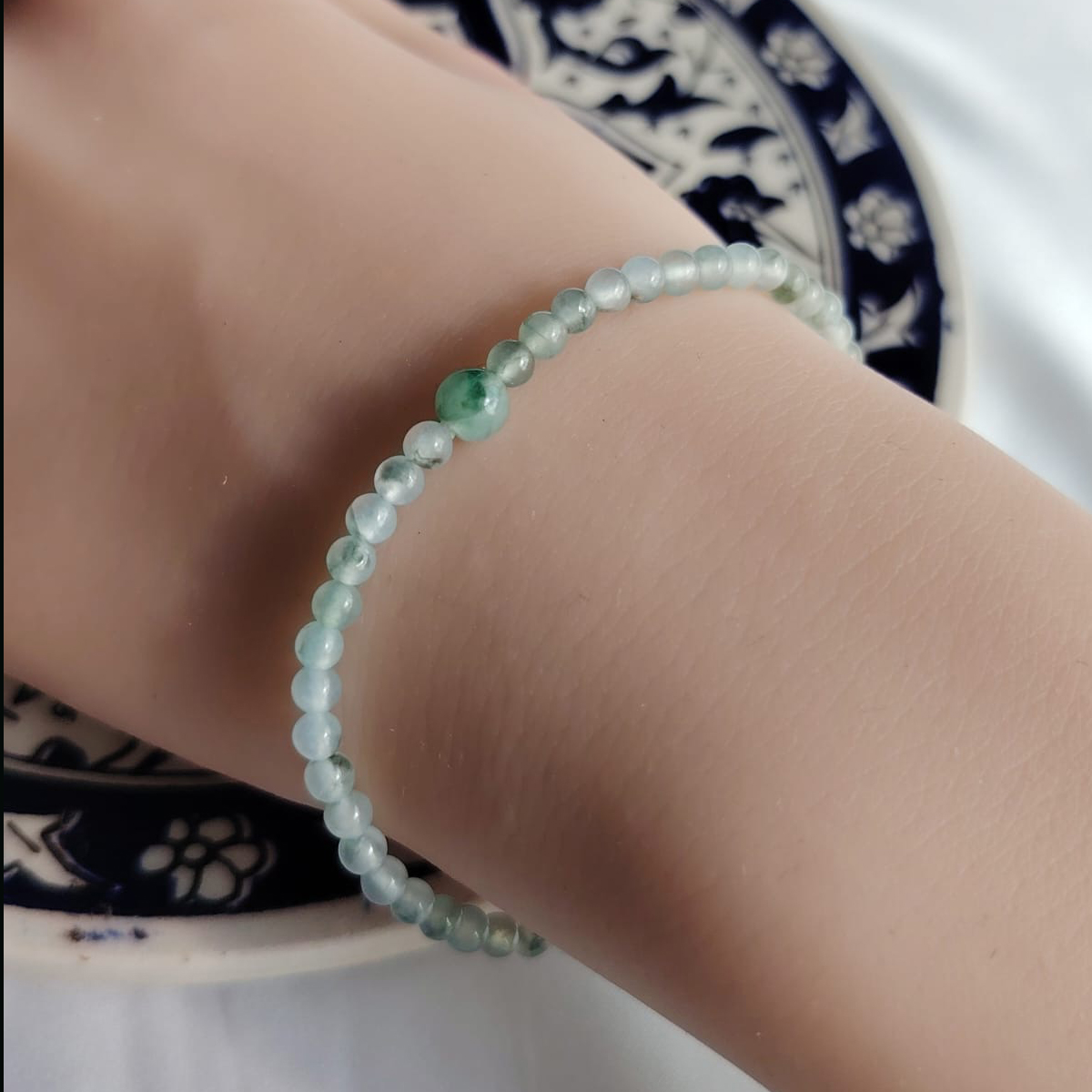 Icy Colorless with Bluish Green Floating Flowers Beads Bracelet (PJA00592)