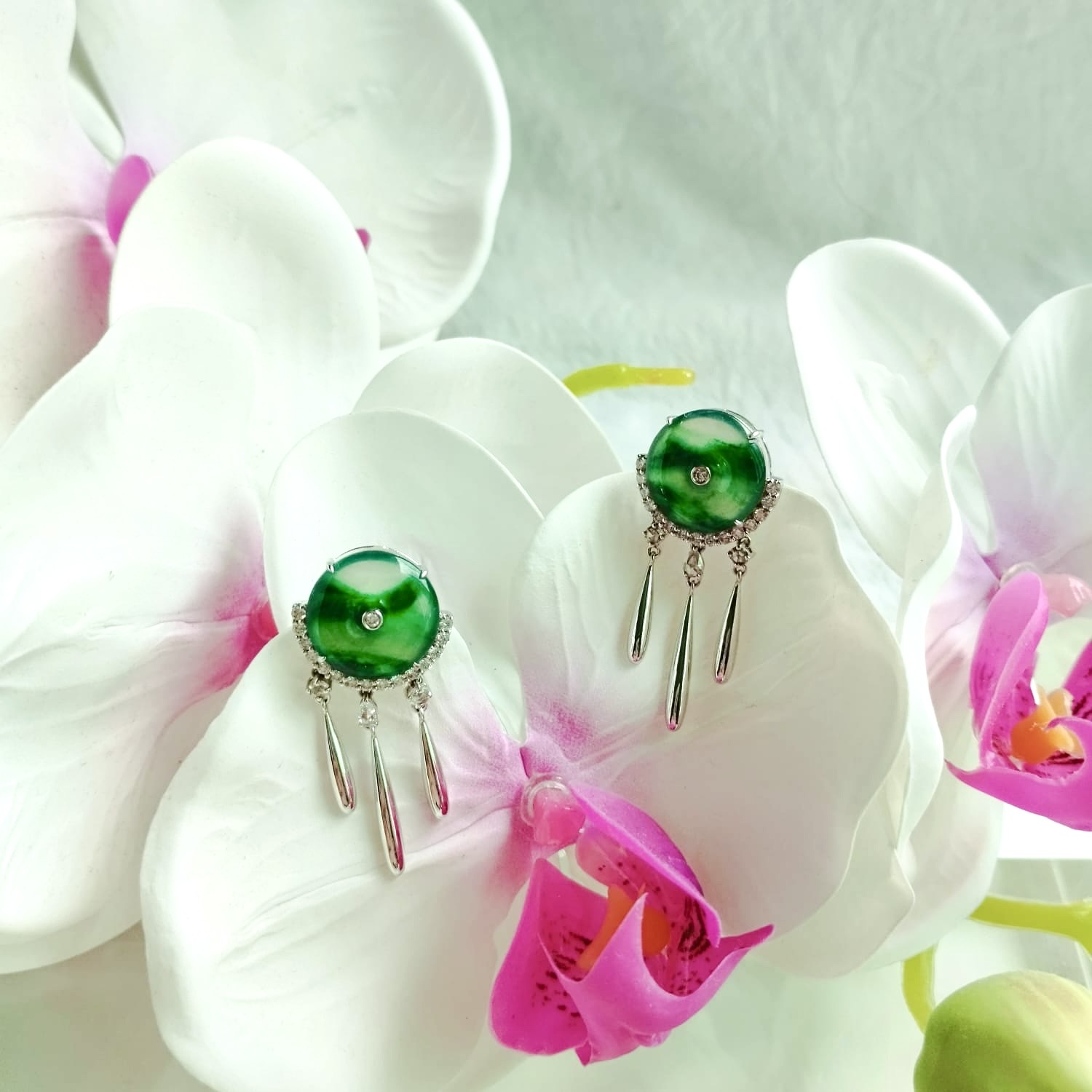 18K White Gold Green Mottled Safety Coin Earrings (PJA01071)