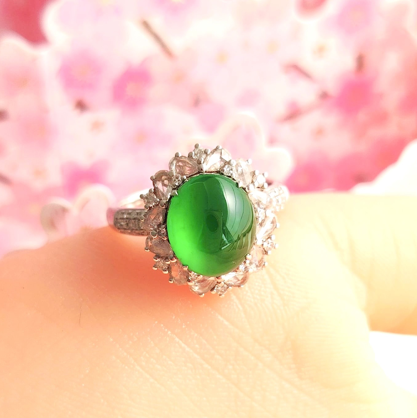 18K White Gold Green Cabochon Jade Ring (PJA00655)