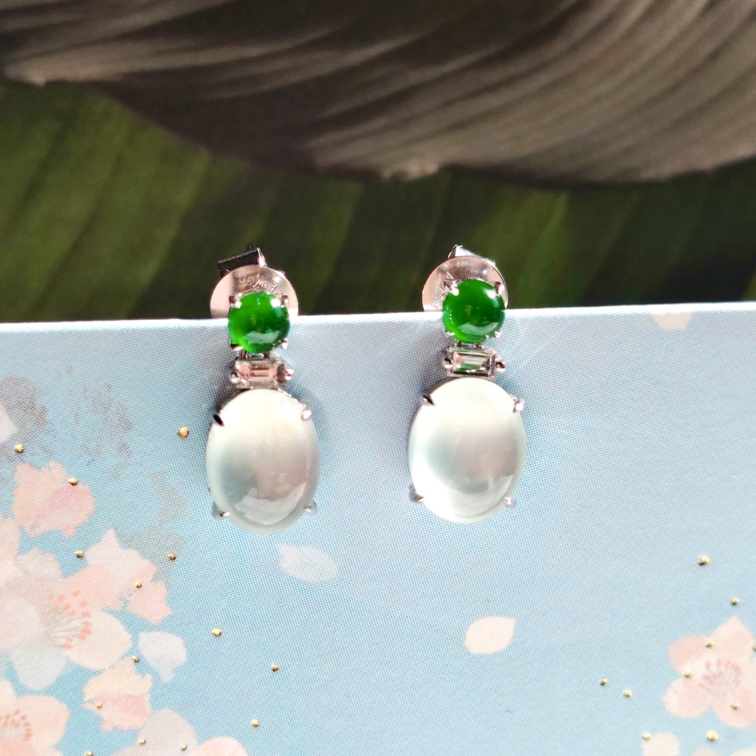 18K White Gold Icy Colorless Cabochon Jade Earrings (PJA01340)