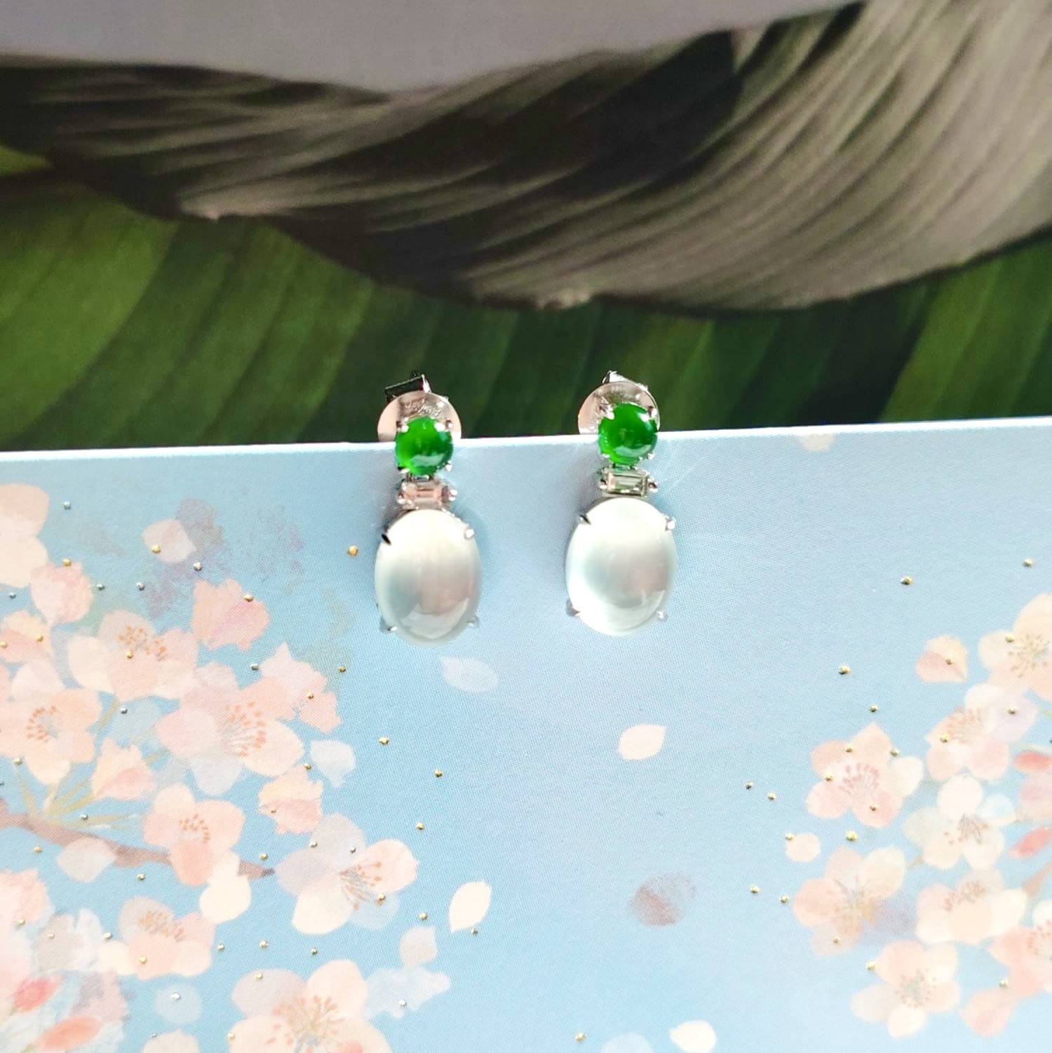 18K White Gold Icy Colorless Cabochon Jade Earrings (PJA01340)