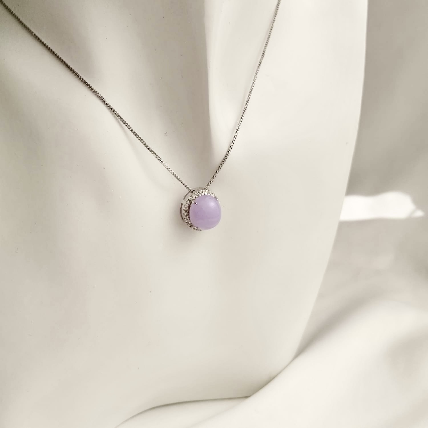 18k White Gold Lavender Pandora (PJA00813C)