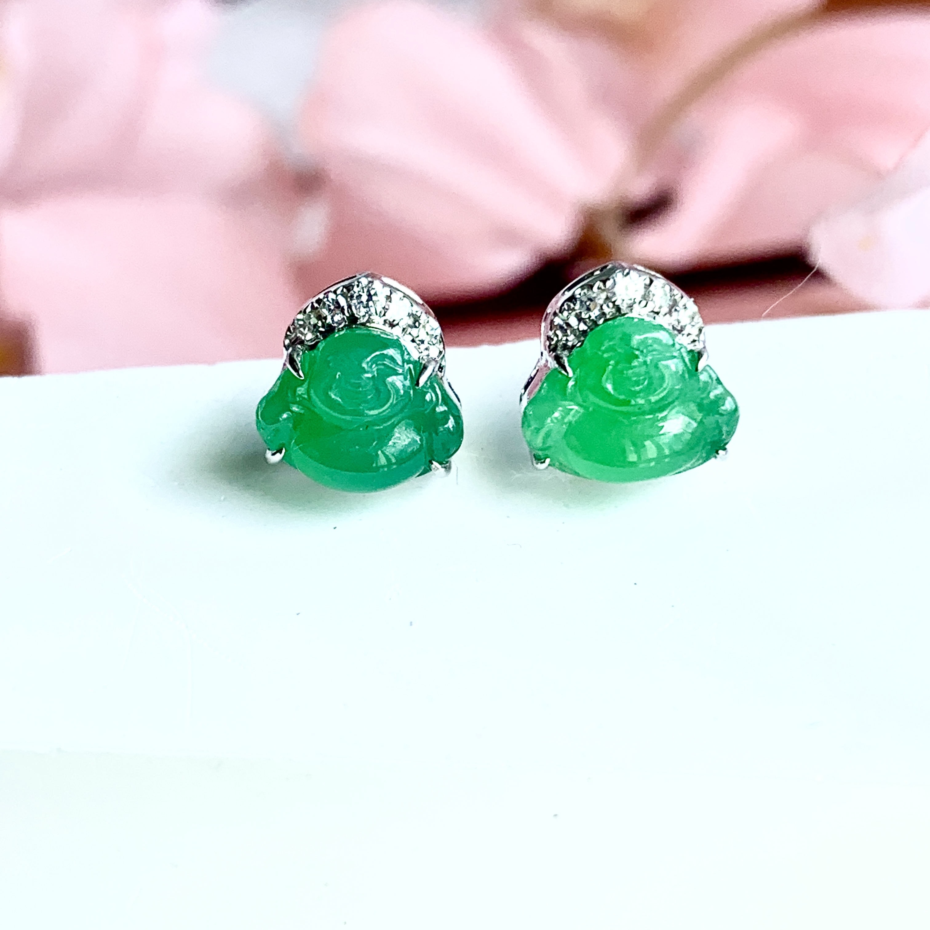 18K White Gold Green Laugh+B2:B25ing Buddha Earrings (PJA01159)