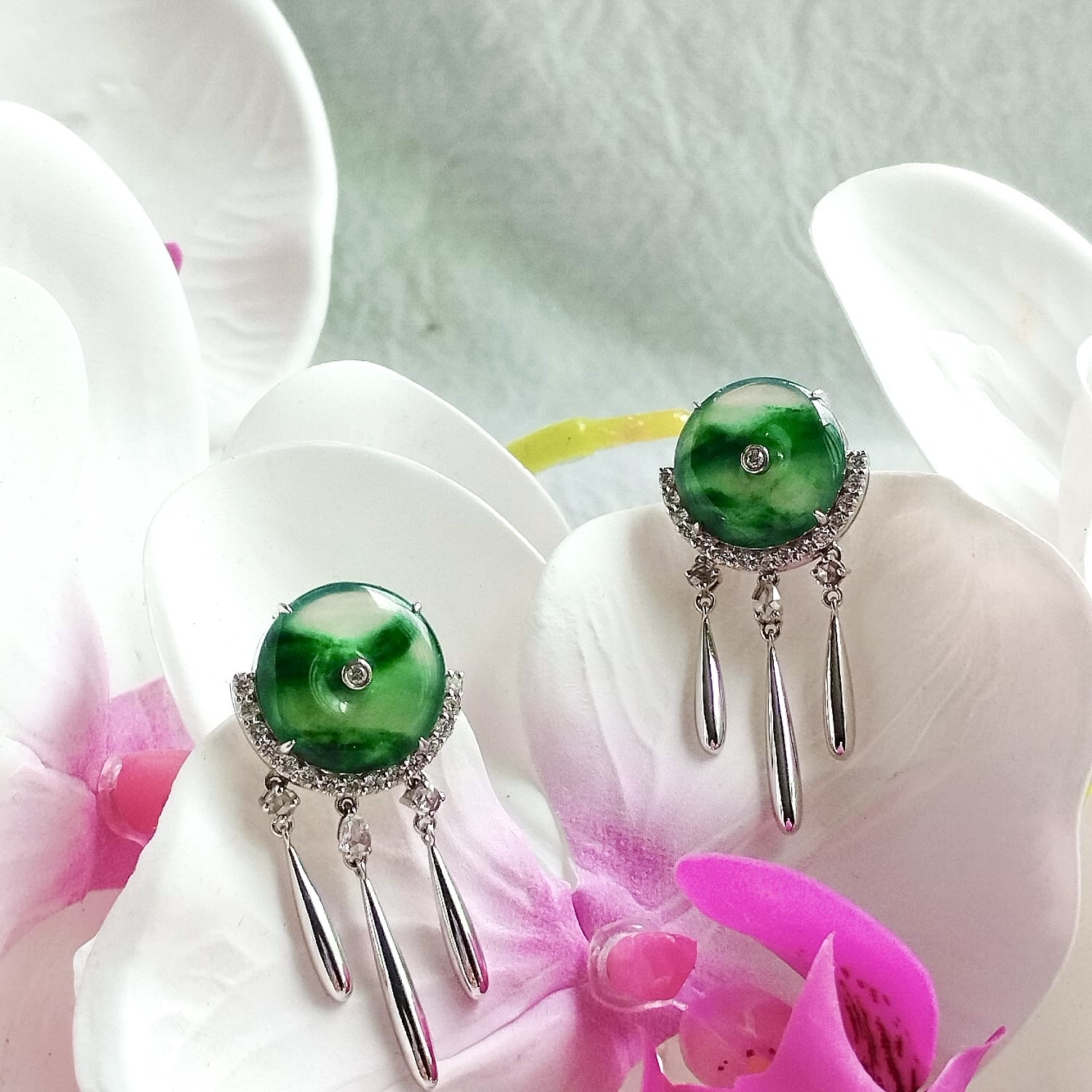 18K White Gold Green Mottled Safety Coin Earrings (PJA01071)