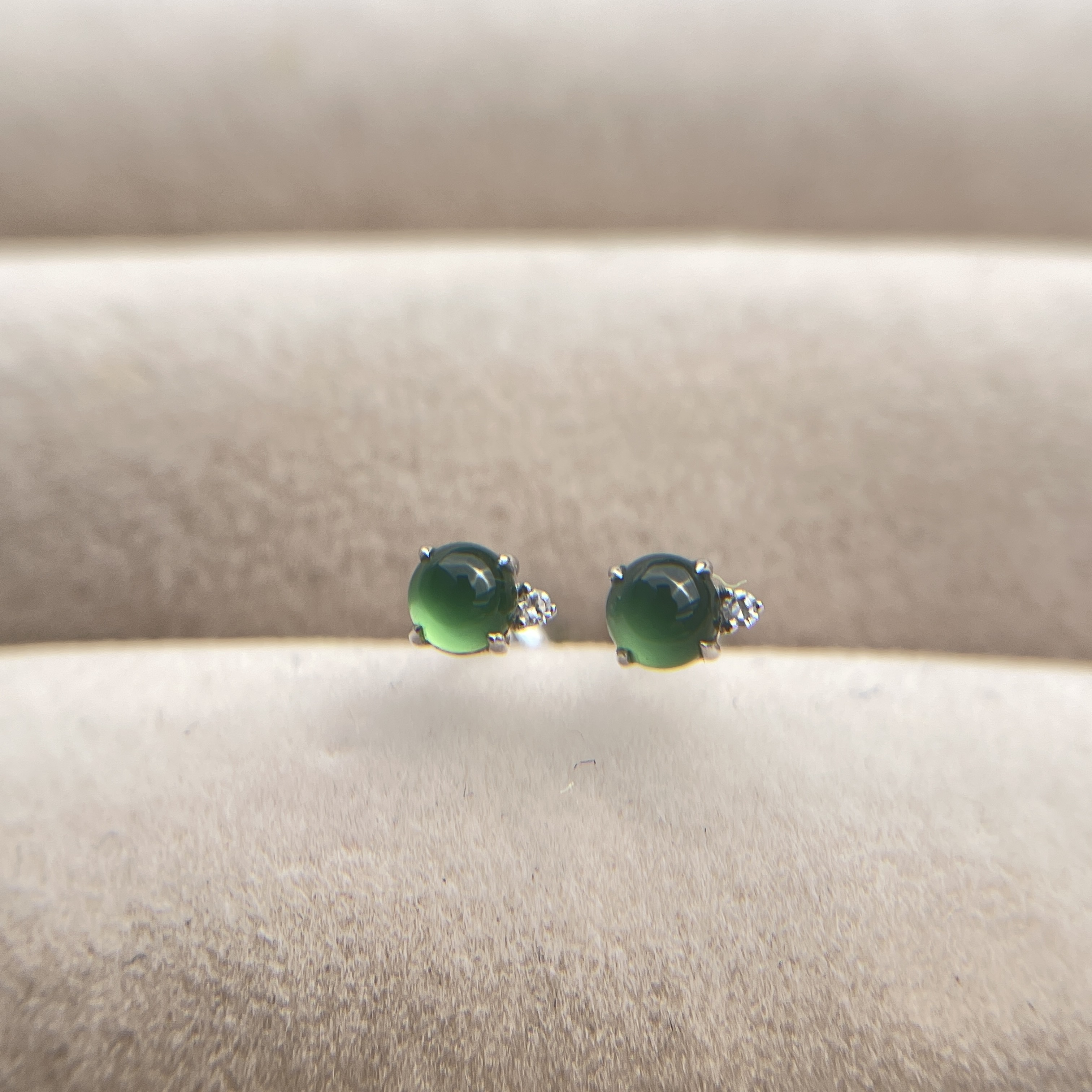 18k White Gold Green Jade Cabochons Earrings (PJA00356)