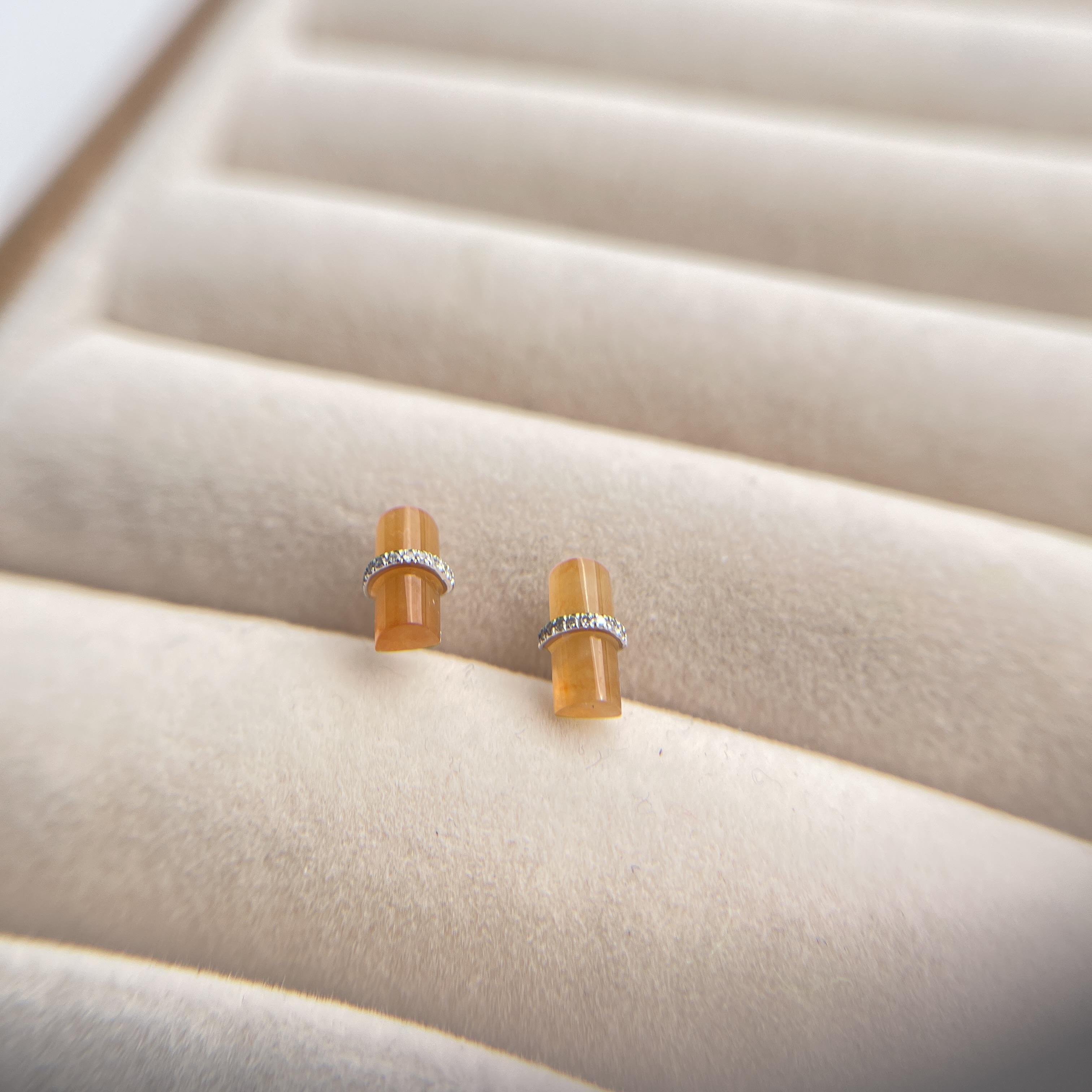 18K White Gold Green Jade Cabochons Earrings (PJA00301)