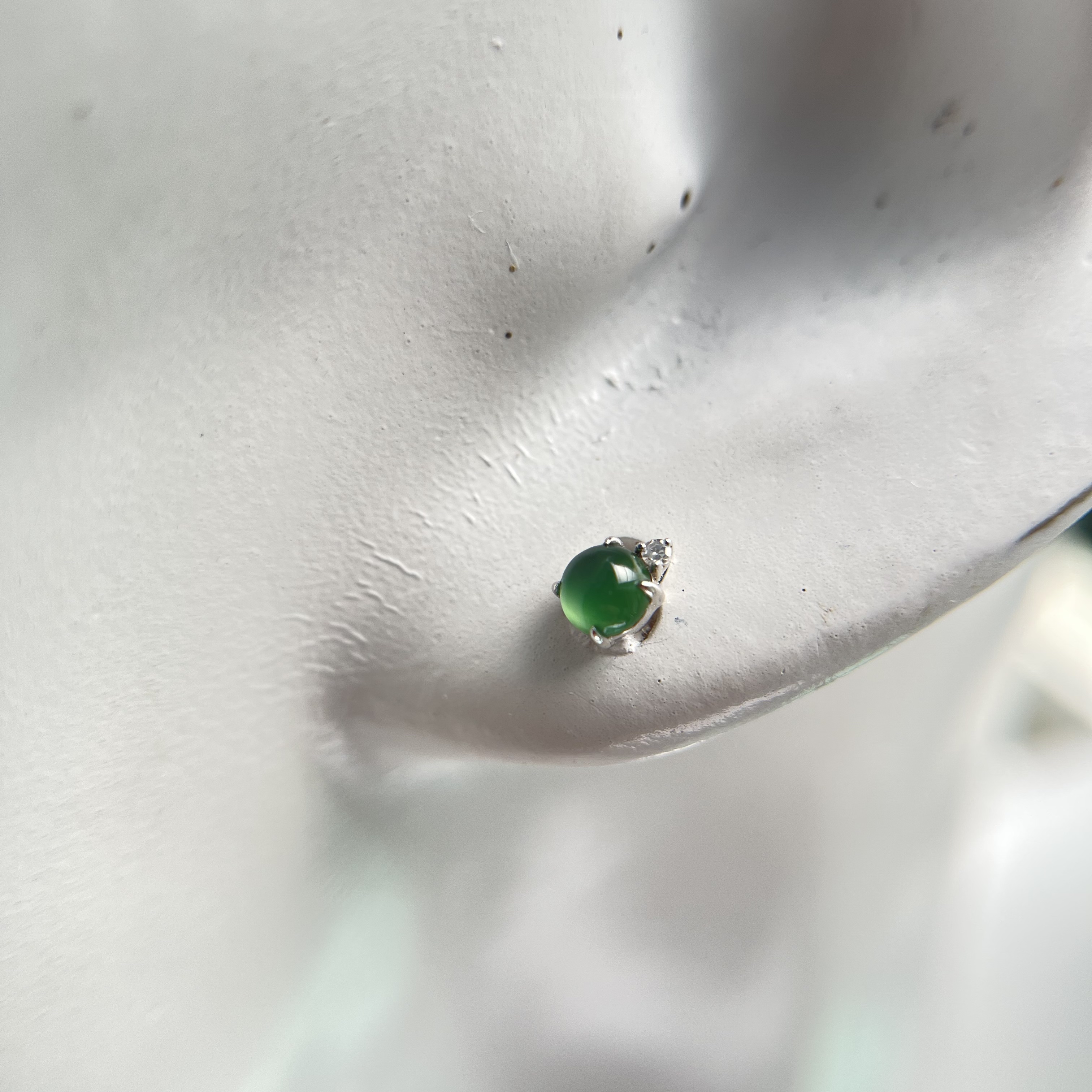 18k White Gold Green Jade Cabochons Earrings (PJA00356)