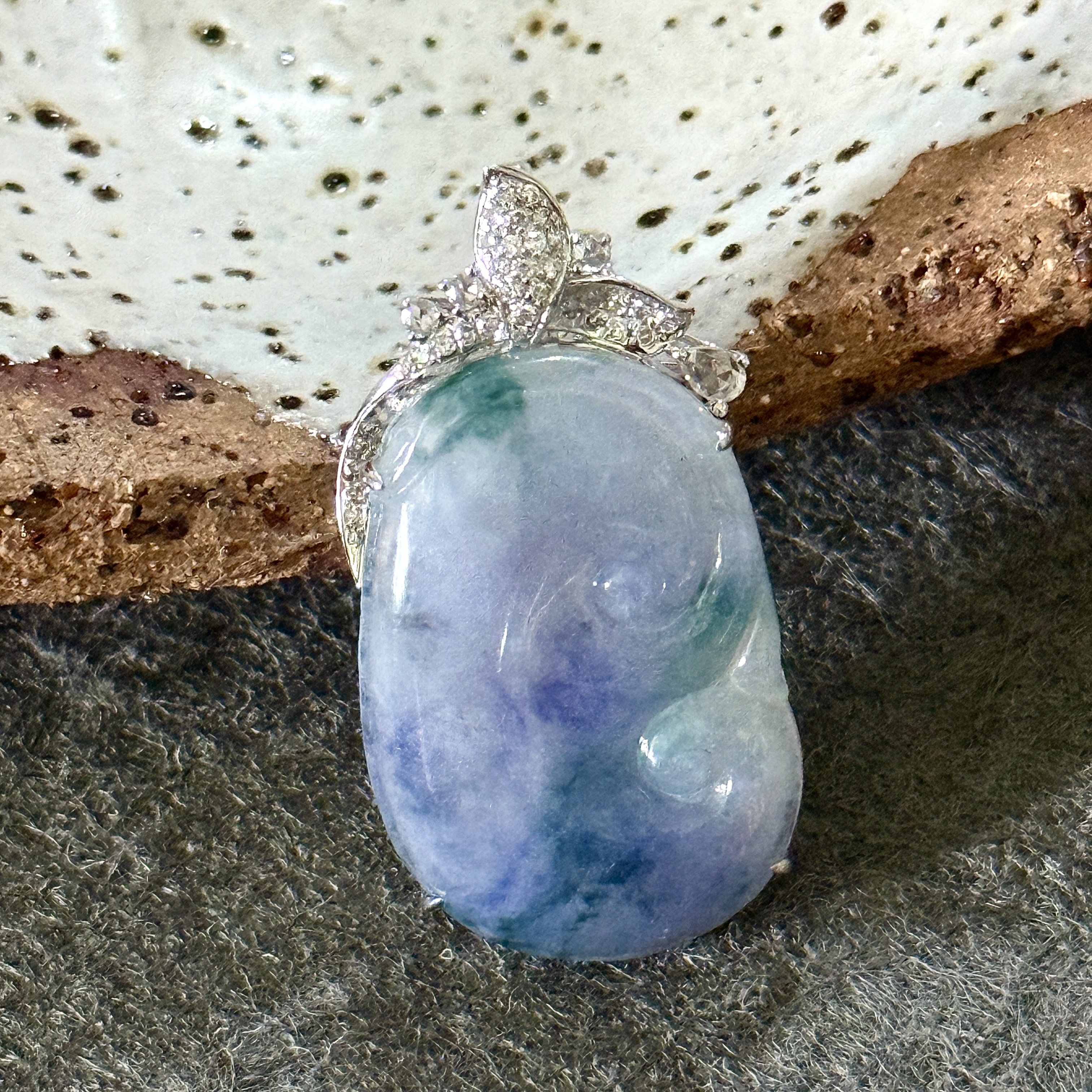 18K White Gold Ruyi Lavender Jade Pendant (PJA00361)