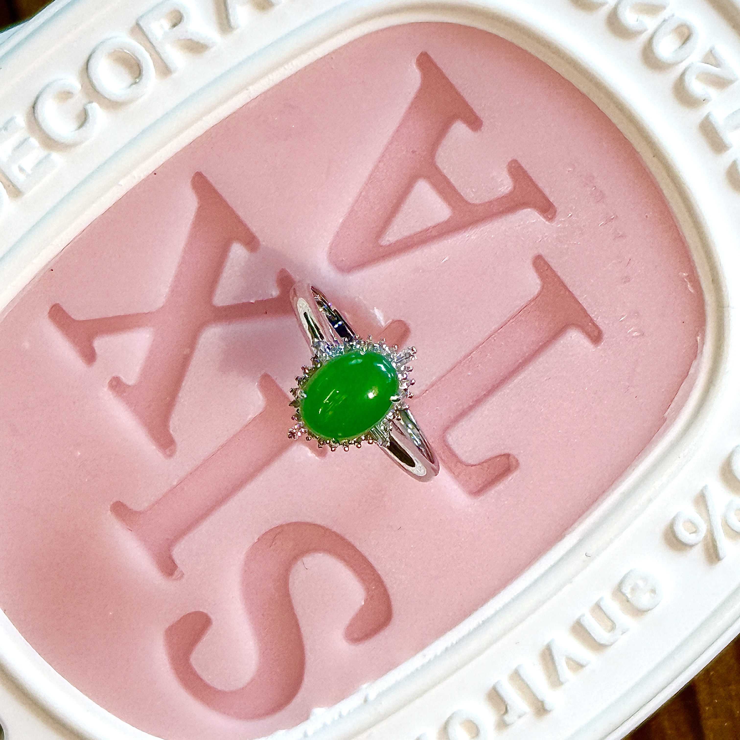 18k White Gold Green Jade Ring (PJA00929)