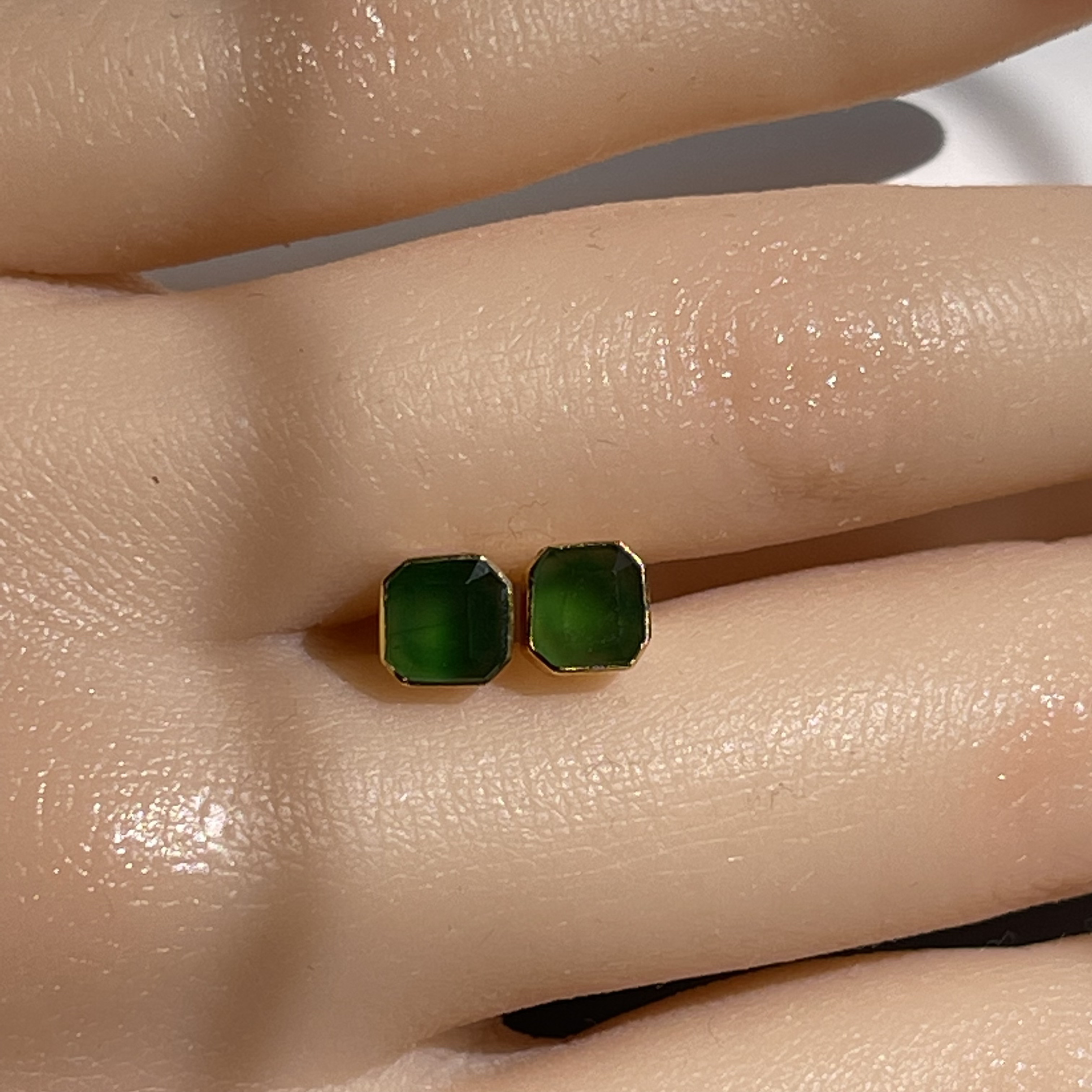 18K Yellow Gold Emerald Green Jade Earrings (PJA00353)