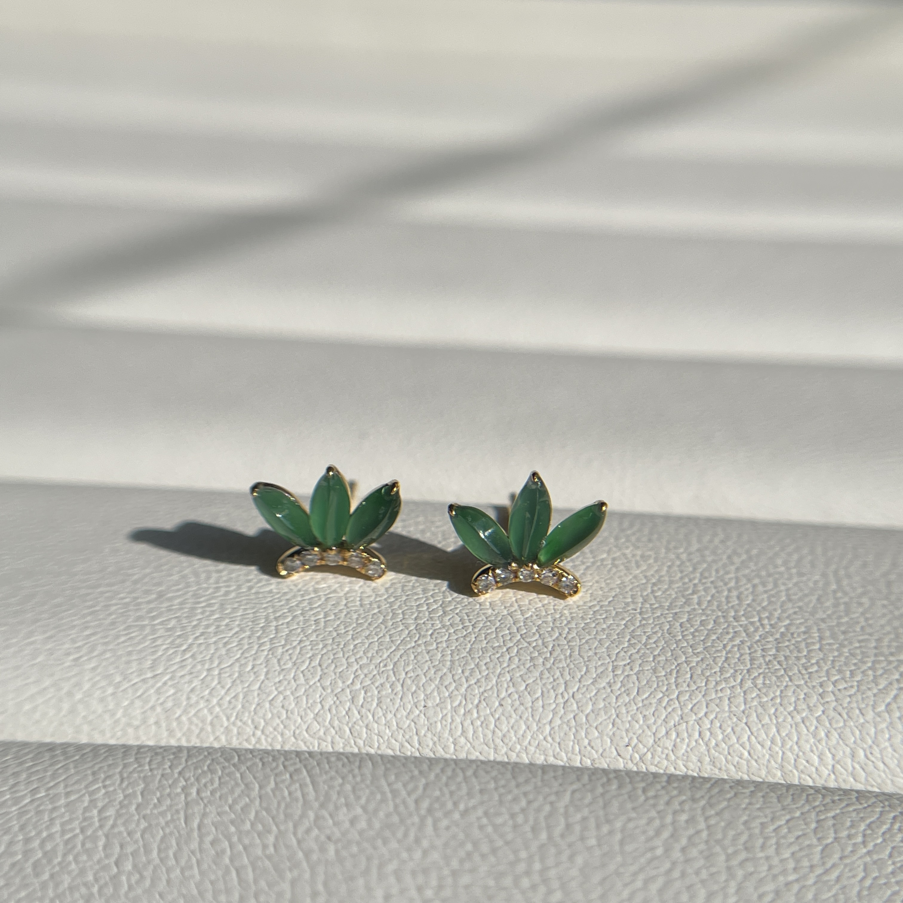 18K Yellow Gold Green Jade Earrings (PJA00357)