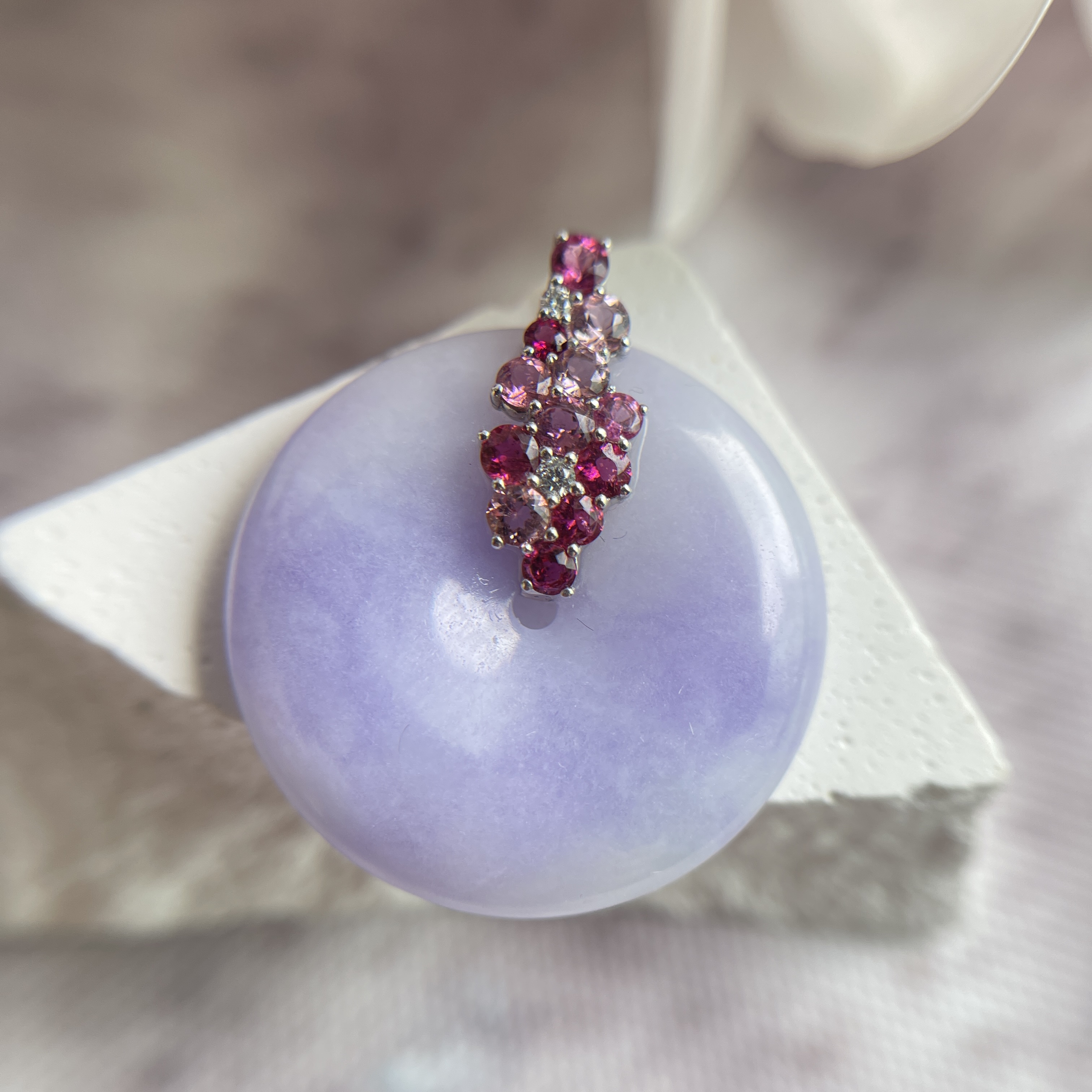 18K White Gold Lavender Safety Coin Jade Pendant (PJA00351)